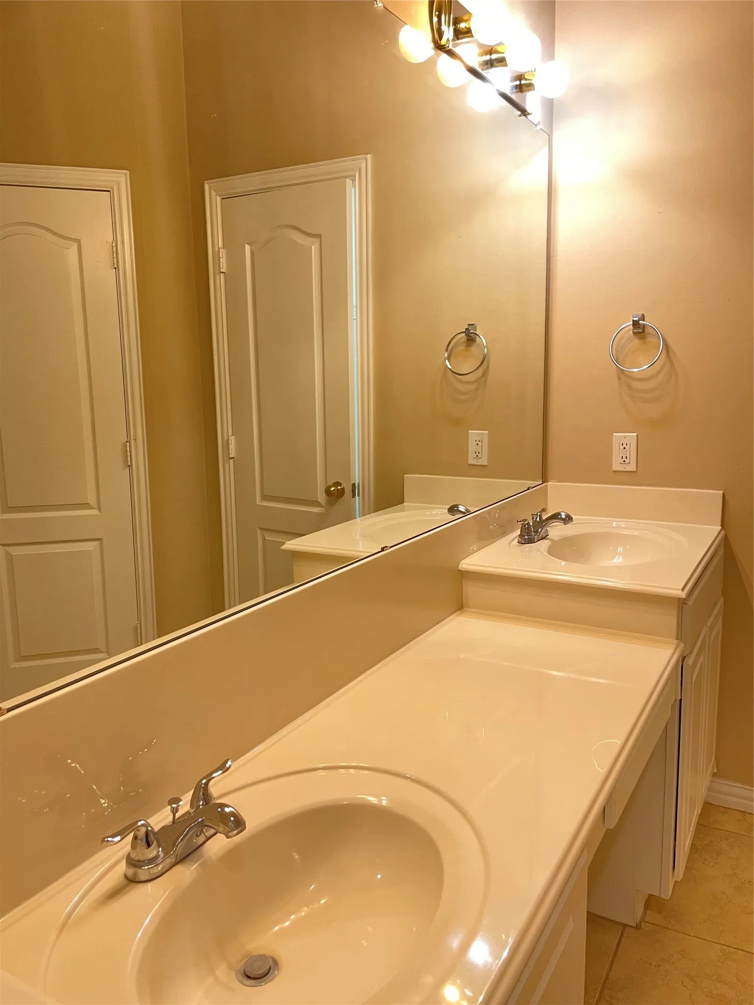 Single Family Residence For Rent in Collin County , 1004 Royal Oaks Drive, Mc Kinney, Texas 75072, 4 Bedroom, 2 Bathroom, 2 Garage spaces, 2,170 Sqft, built in 2002, mls#21351535, Real Estate Agent in Mc Kinney, Homes For Rent in Collin county, Homes For Rent in Mc Kinney, Realtor in Mc Kinney Texas, Real Estate Brokerage Independent Realty Texas, Luminita Cordes Realtor