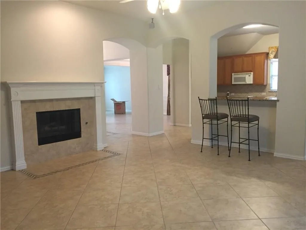 Single Family Residence For Rent in Collin County , 1004 Royal Oaks Drive, Mc Kinney, Texas 75072, 4 Bedroom, 2 Bathroom, 2 Garage spaces, 2,170 Sqft, built in 2002, mls#21351535, Real Estate Agent in Mc Kinney, Homes For Rent in Collin county, Homes For Rent in Mc Kinney, Realtor in Mc Kinney Texas, Real Estate Brokerage Independent Realty Texas, Luminita Cordes Realtor