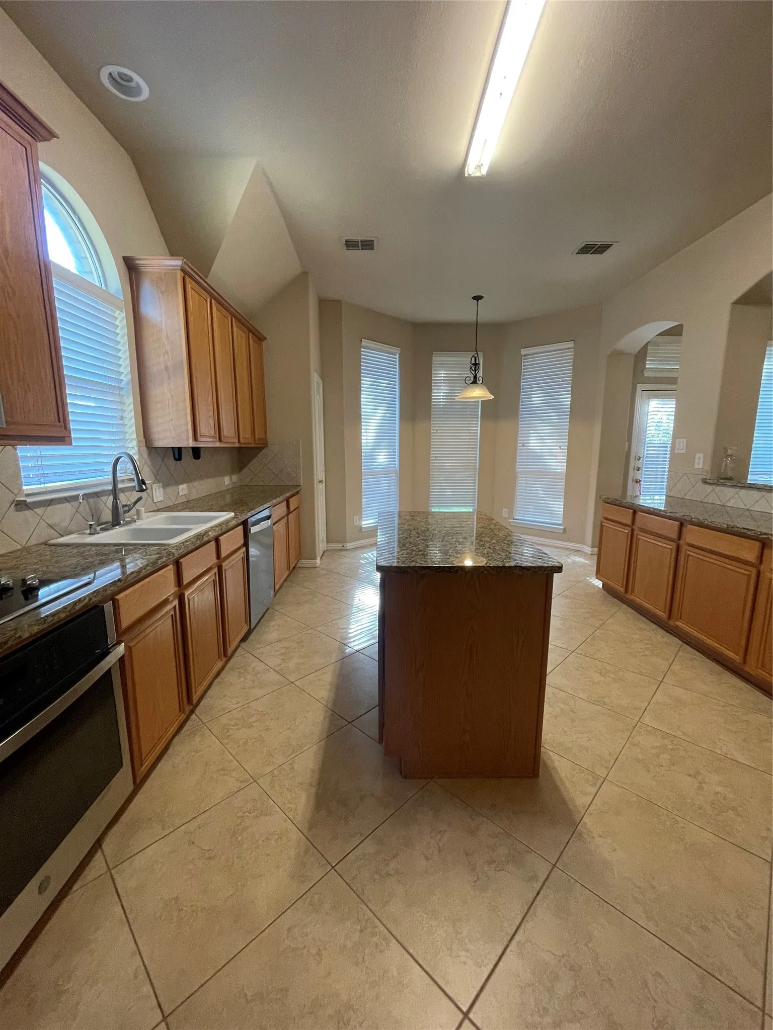 Single Family Residence For Rent in Collin County , 1004 Royal Oaks Drive, Mc Kinney, Texas 75072, 4 Bedroom, 2 Bathroom, 2 Garage spaces, 2,170 Sqft, built in 2002, mls#21351535, Real Estate Agent in Mc Kinney, Homes For Rent in Collin county, Homes For Rent in Mc Kinney, Realtor in Mc Kinney Texas, Real Estate Brokerage Independent Realty Texas, Luminita Cordes Realtor