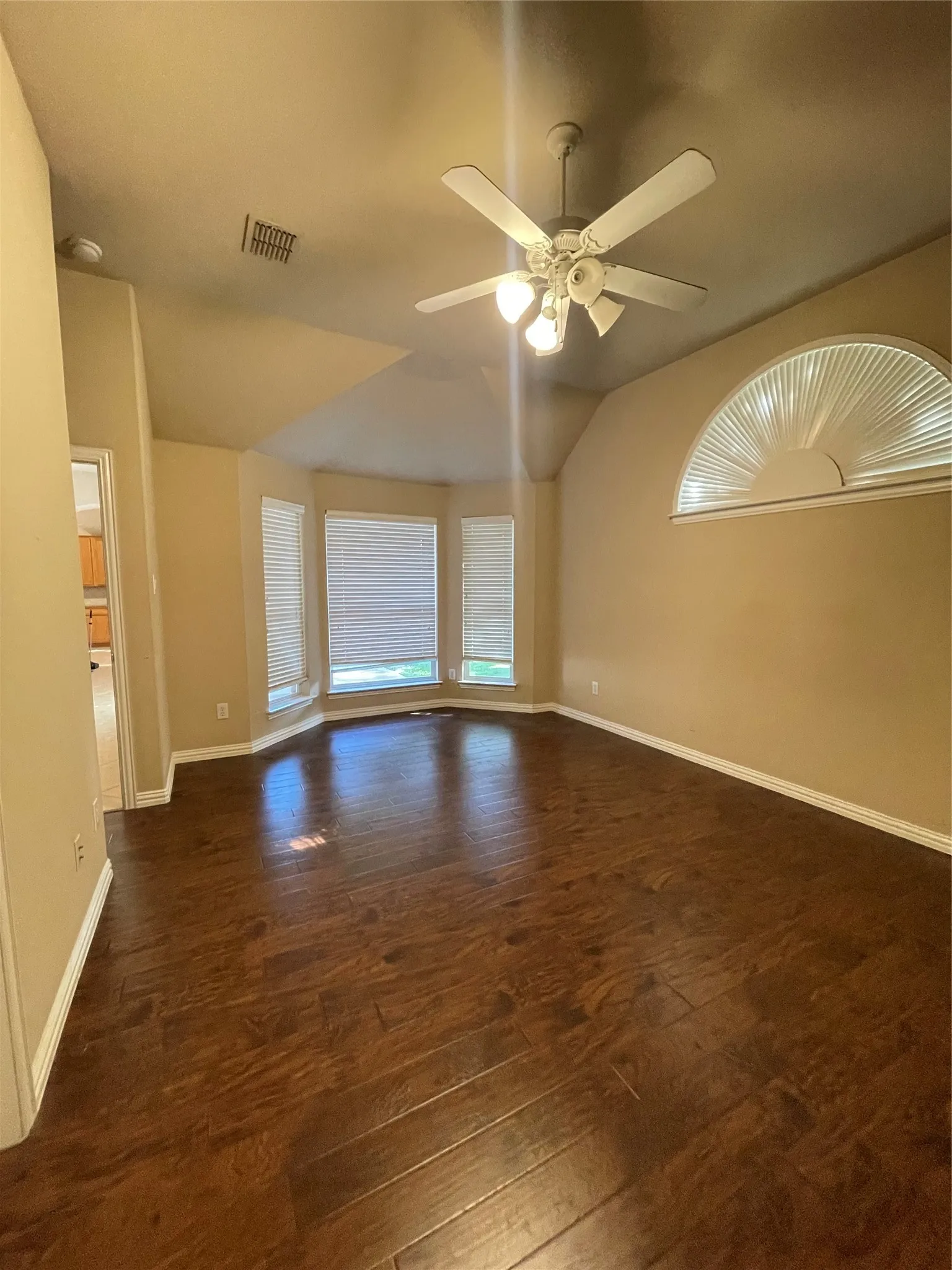 Single Family Residence For Rent in Collin County , 1004 Royal Oaks Drive, Mc Kinney, Texas 75072, 4 Bedroom, 2 Bathroom, 2 Garage spaces, 2,170 Sqft, built in 2002, mls#21351535, Real Estate Agent in Mc Kinney, Homes For Rent in Collin county, Homes For Rent in Mc Kinney, Realtor in Mc Kinney Texas, Real Estate Brokerage Independent Realty Texas, Luminita Cordes Realtor