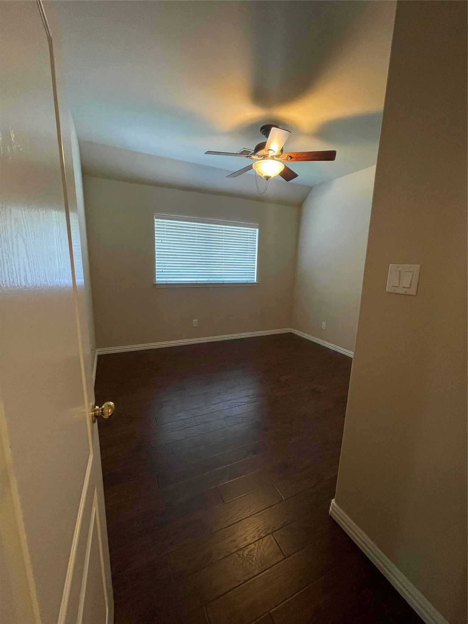 Single Family Residence For Rent in Collin County , 1004 Royal Oaks Drive, Mc Kinney, Texas 75072, 4 Bedroom, 2 Bathroom, 2 Garage spaces, 2,170 Sqft, built in 2002, mls#21351535, Real Estate Agent in Mc Kinney, Homes For Rent in Collin county, Homes For Rent in Mc Kinney, Realtor in Mc Kinney Texas, Real Estate Brokerage Independent Realty Texas, Luminita Cordes Realtor