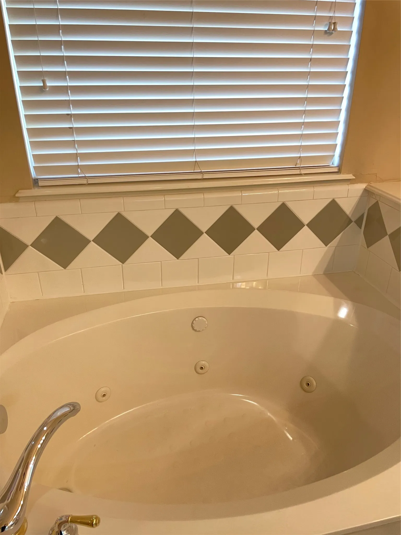 Single Family Residence For Rent in Collin County , 1004 Royal Oaks Drive, Mc Kinney, Texas 75072, 4 Bedroom, 2 Bathroom, 2 Garage spaces, 2,170 Sqft, built in 2002, mls#21351535, Real Estate Agent in Mc Kinney, Homes For Rent in Collin county, Homes For Rent in Mc Kinney, Realtor in Mc Kinney Texas, Real Estate Brokerage Independent Realty Texas, Luminita Cordes Realtor