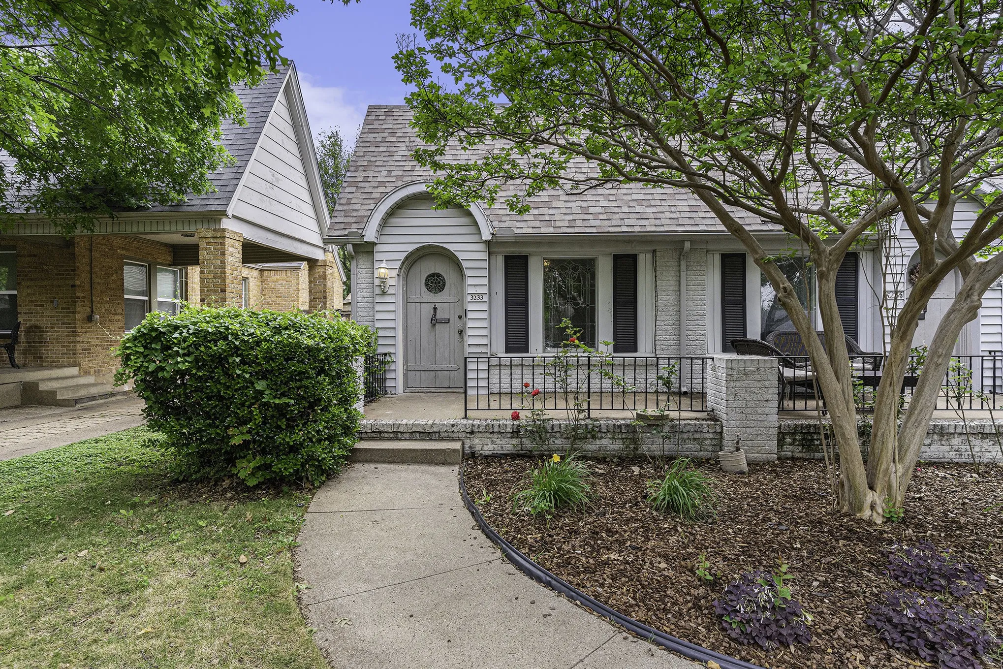 Duplex For Rent in Tarrant County , 3233 Odessa Avenue, Fort Worth, Texas 76109, 2 Bedroom, 1 Bathroom, Garage spaces, 800 Sqft, built in 1929, mls#21351537, Real Estate Agent in Fort Worth, Homes For Rent in Tarrant county, Homes For Rent in Fort Worth, Realtor in Fort Worth Texas, Real Estate Brokerage Independent Realty Texas, Luminita Cordes Realtor