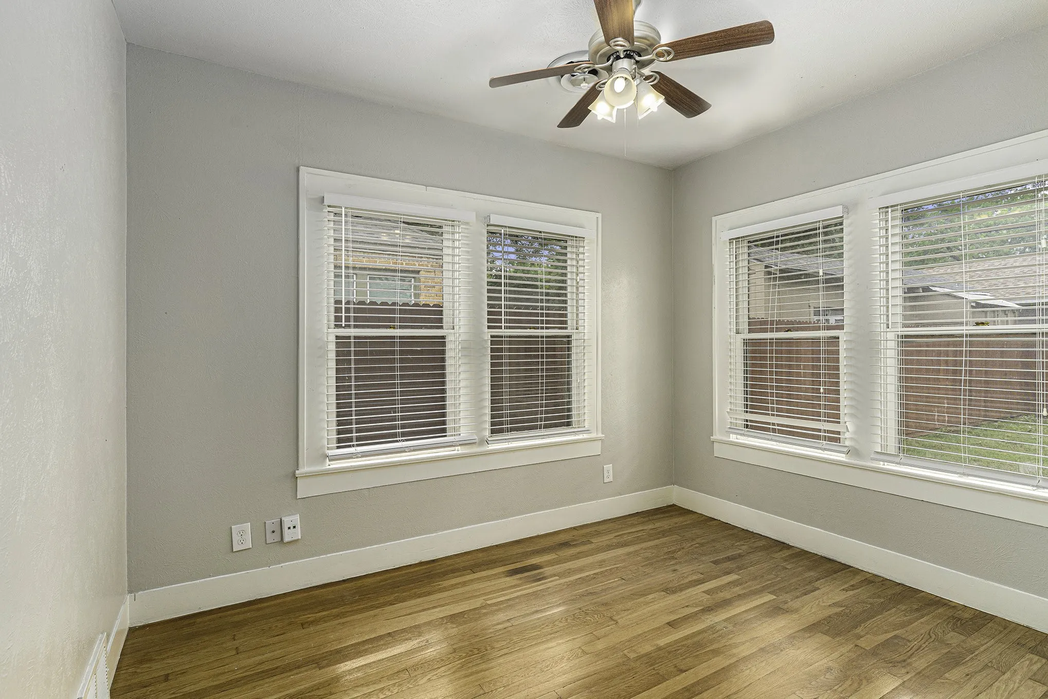Unfurnished room featuring wood-type flooring and ceiling fan