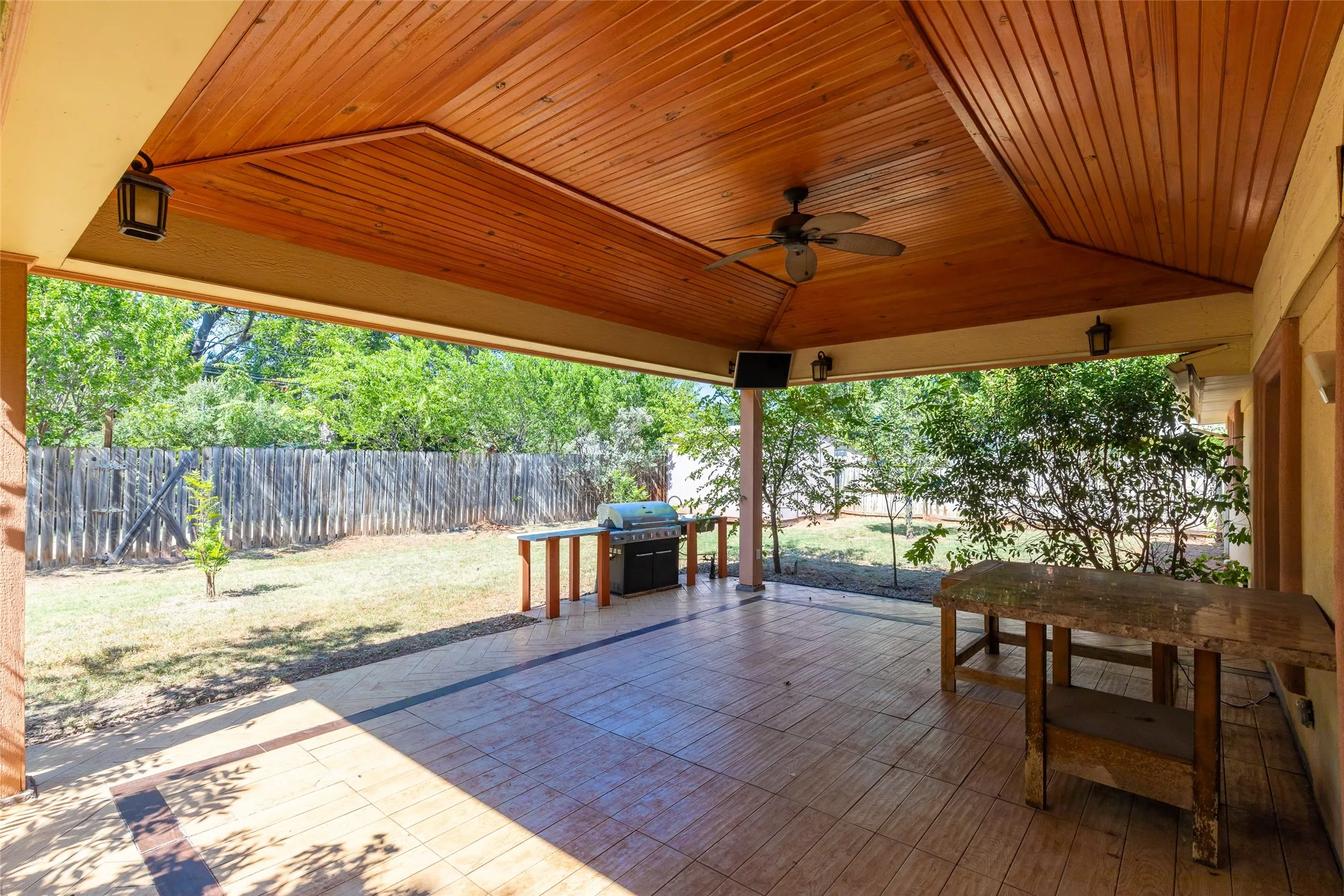 Covered patio featuring wood-finish plank ceiling, recessed lighting, and a ceiling fan