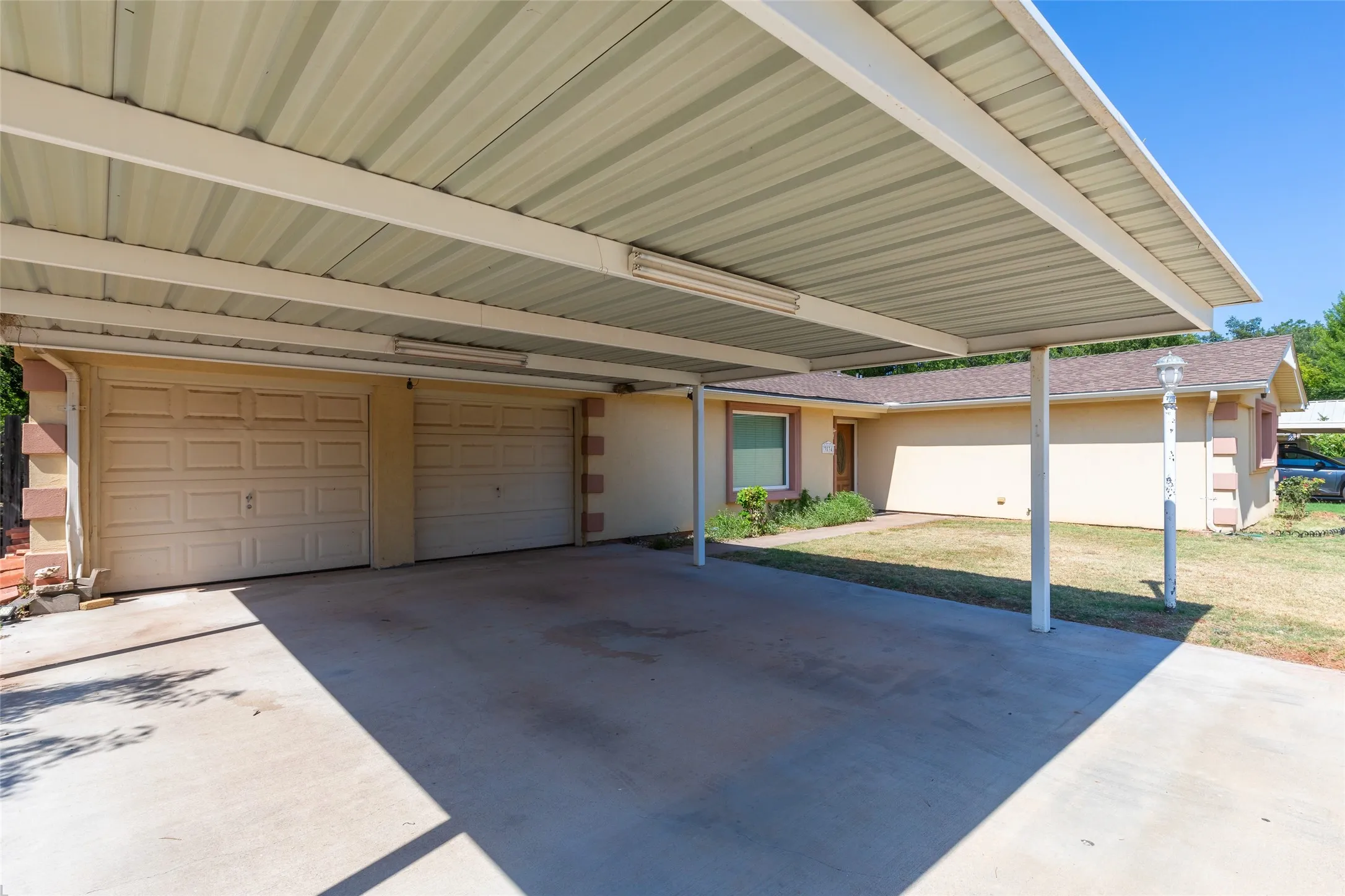 Single Family Residence For Sale in Taylor County , 3534 S 20th Street, Abilene, Texas 79605, 3 Bedroom, 2 Bathroom, 2 Garage spaces, 1,776 Sqft, built in 1959, mls#21351180, Real Estate Agent in Abilene, Homes For Sale in Taylor county, Homes For Sale in Abilene, Realtor in Abilene Texas, Real Estate Brokerage Independent Realty Texas, Luminita Cordes Realtor