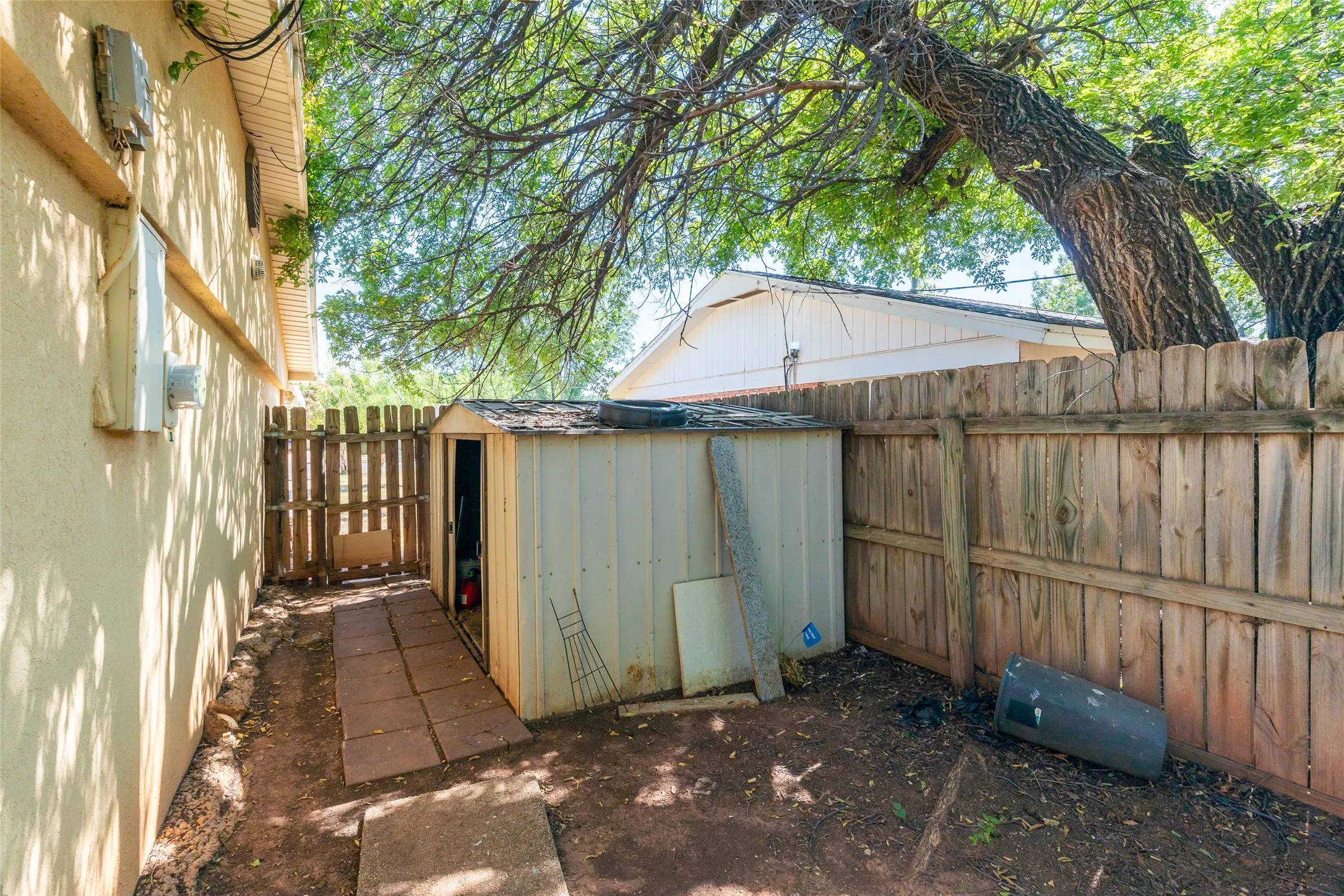 Single Family Residence For Sale in Taylor County , 3534 S 20th Street, Abilene, Texas 79605, 3 Bedroom, 2 Bathroom, 2 Garage spaces, 1,776 Sqft, built in 1959, mls#21351180, Real Estate Agent in Abilene, Homes For Sale in Taylor county, Homes For Sale in Abilene, Realtor in Abilene Texas, Real Estate Brokerage Independent Realty Texas, Luminita Cordes Realtor