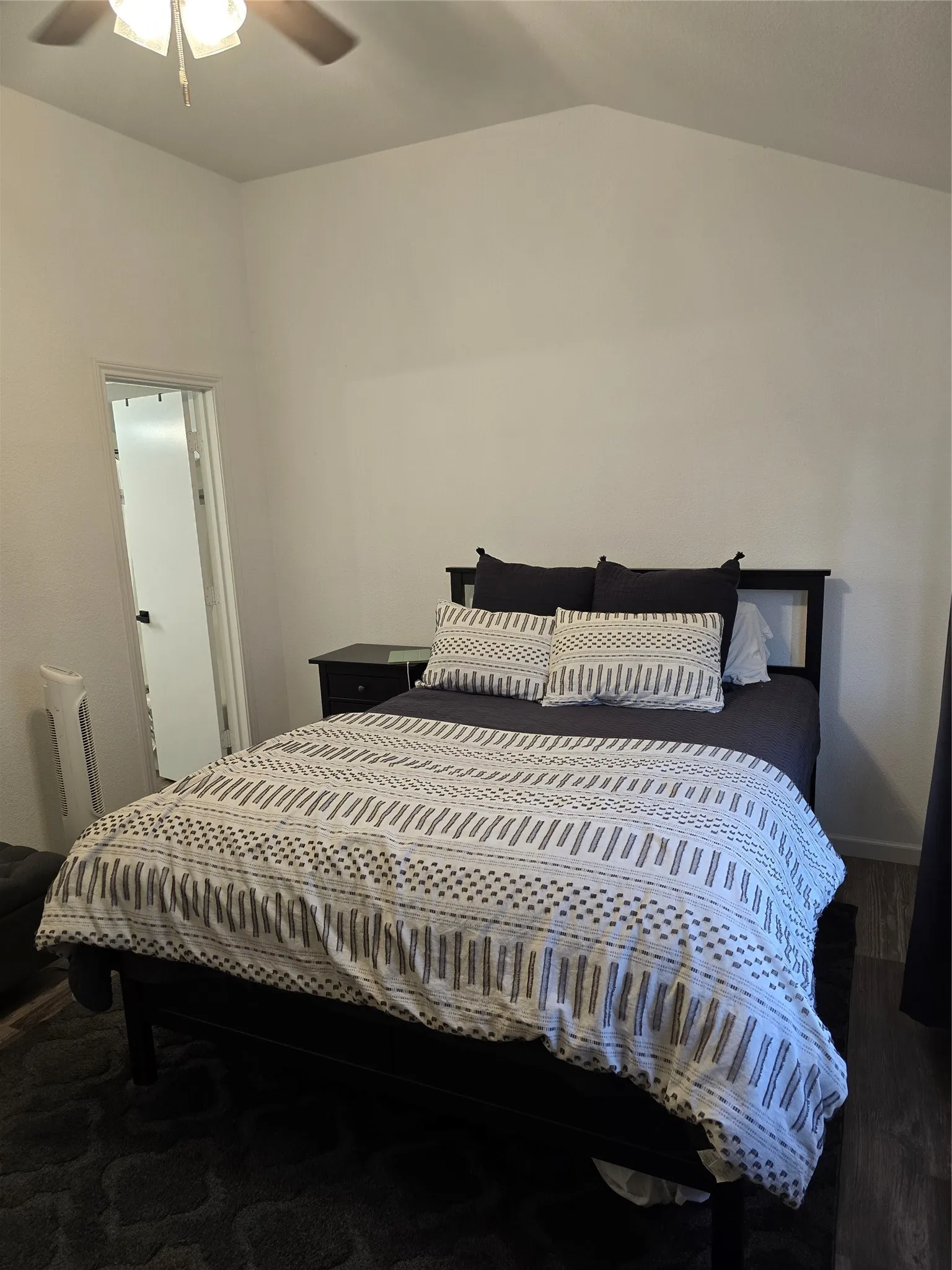 Single Family Residence For Sale in Dallas County , 3182 Cross Creek Circle, Grand Prairie, Texas 75052, 3 Bedroom, 2 Bathroom, Garage spaces, 1,620 Sqft, built in 1987, mls#21349738, Real Estate Agent in Grand Prairie, Homes For Sale in Dallas county, Homes For Sale in Grand Prairie, Realtor in Grand Prairie Texas, Real Estate Brokerage Independent Realty Texas, Luminita Cordes Realtor