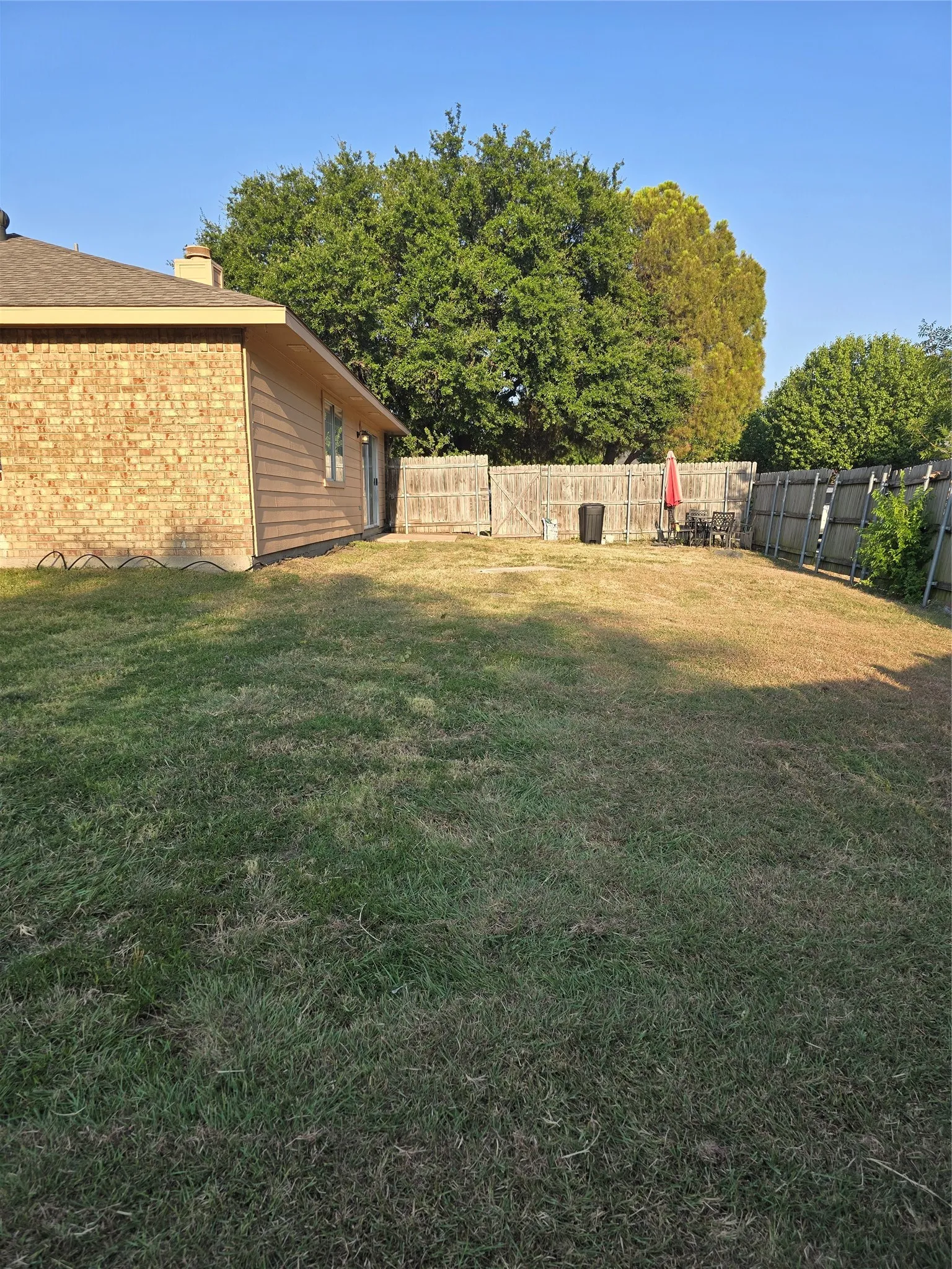Single Family Residence For Sale in Dallas County , 3182 Cross Creek Circle, Grand Prairie, Texas 75052, 3 Bedroom, 2 Bathroom, Garage spaces, 1,620 Sqft, built in 1987, mls#21349738, Real Estate Agent in Grand Prairie, Homes For Sale in Dallas county, Homes For Sale in Grand Prairie, Realtor in Grand Prairie Texas, Real Estate Brokerage Independent Realty Texas, Luminita Cordes Realtor