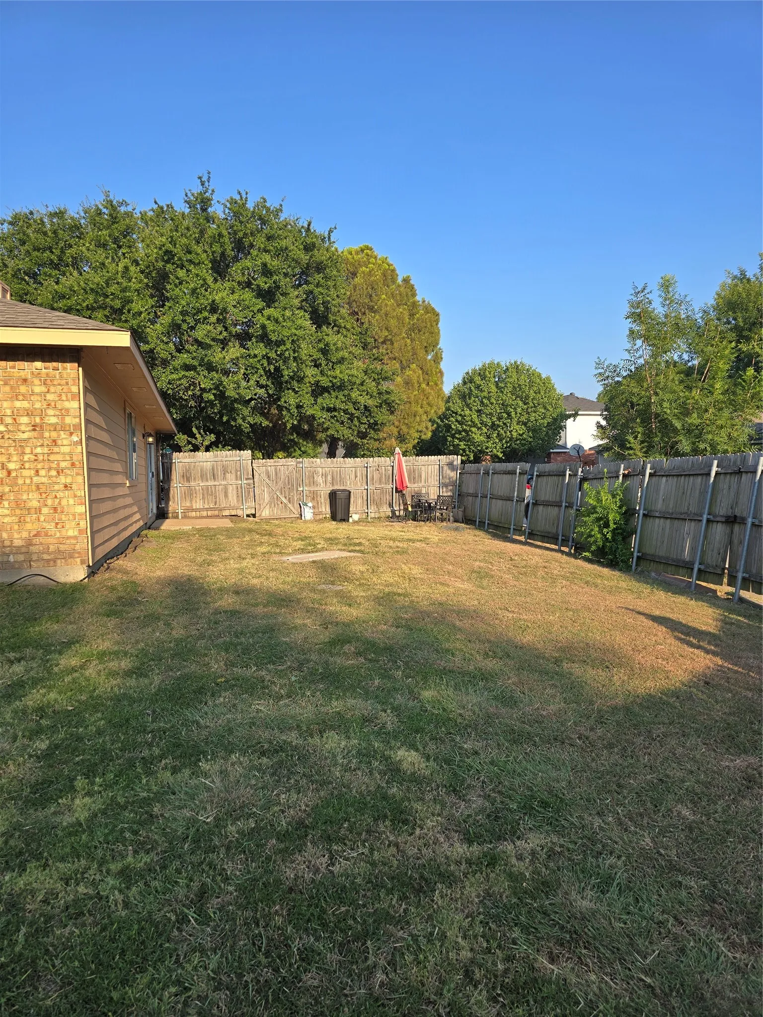Single Family Residence For Sale in Dallas County , 3182 Cross Creek Circle, Grand Prairie, Texas 75052, 3 Bedroom, 2 Bathroom, Garage spaces, 1,620 Sqft, built in 1987, mls#21349738, Real Estate Agent in Grand Prairie, Homes For Sale in Dallas county, Homes For Sale in Grand Prairie, Realtor in Grand Prairie Texas, Real Estate Brokerage Independent Realty Texas, Luminita Cordes Realtor