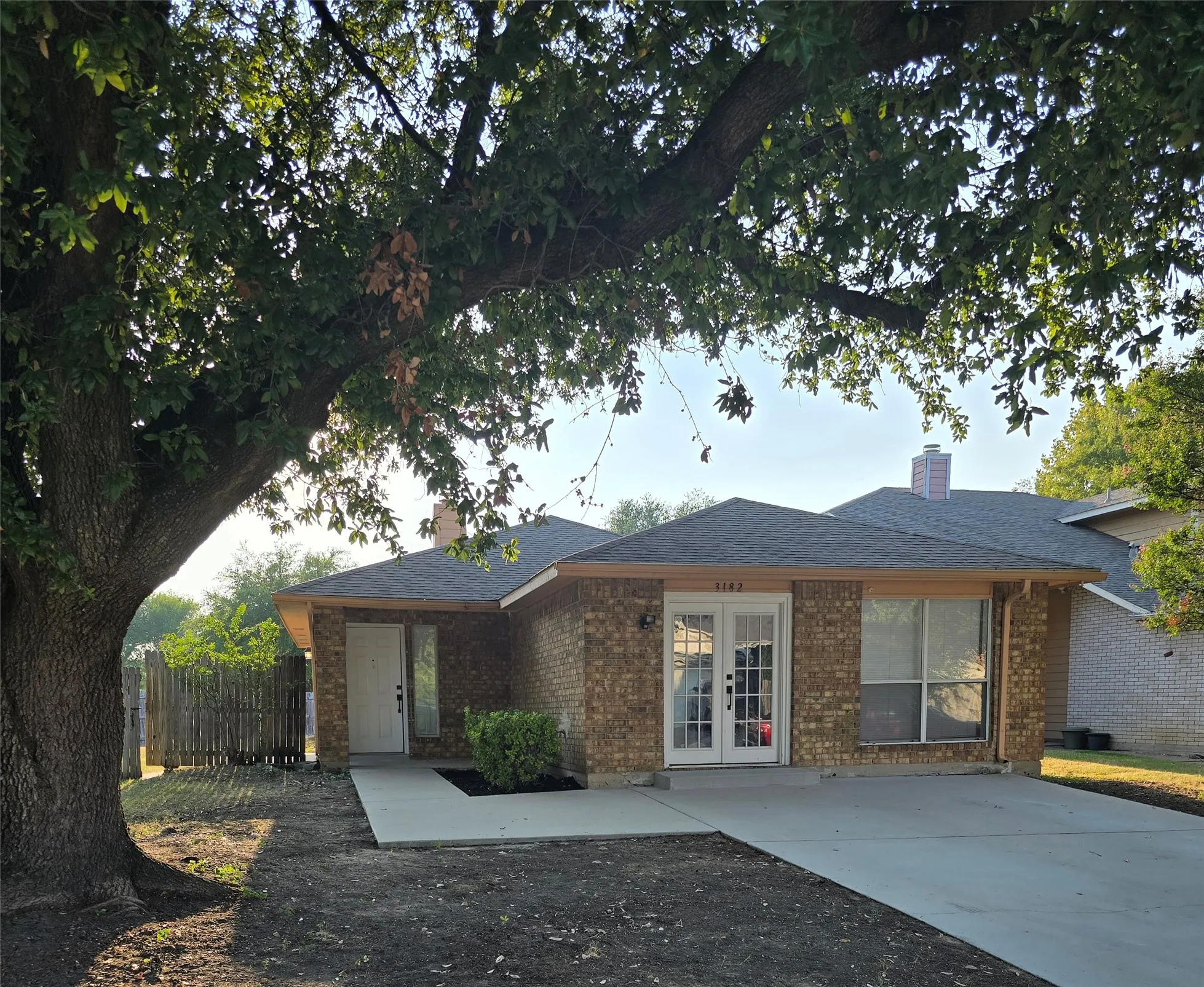Single Family Residence For Sale in Dallas County , 3182 Cross Creek Circle, Grand Prairie, Texas 75052, 3 Bedroom, 2 Bathroom, Garage spaces, 1,620 Sqft, built in 1987, mls#21349738, Real Estate Agent in Grand Prairie, Homes For Sale in Dallas county, Homes For Sale in Grand Prairie, Realtor in Grand Prairie Texas, Real Estate Brokerage Independent Realty Texas, Luminita Cordes Realtor