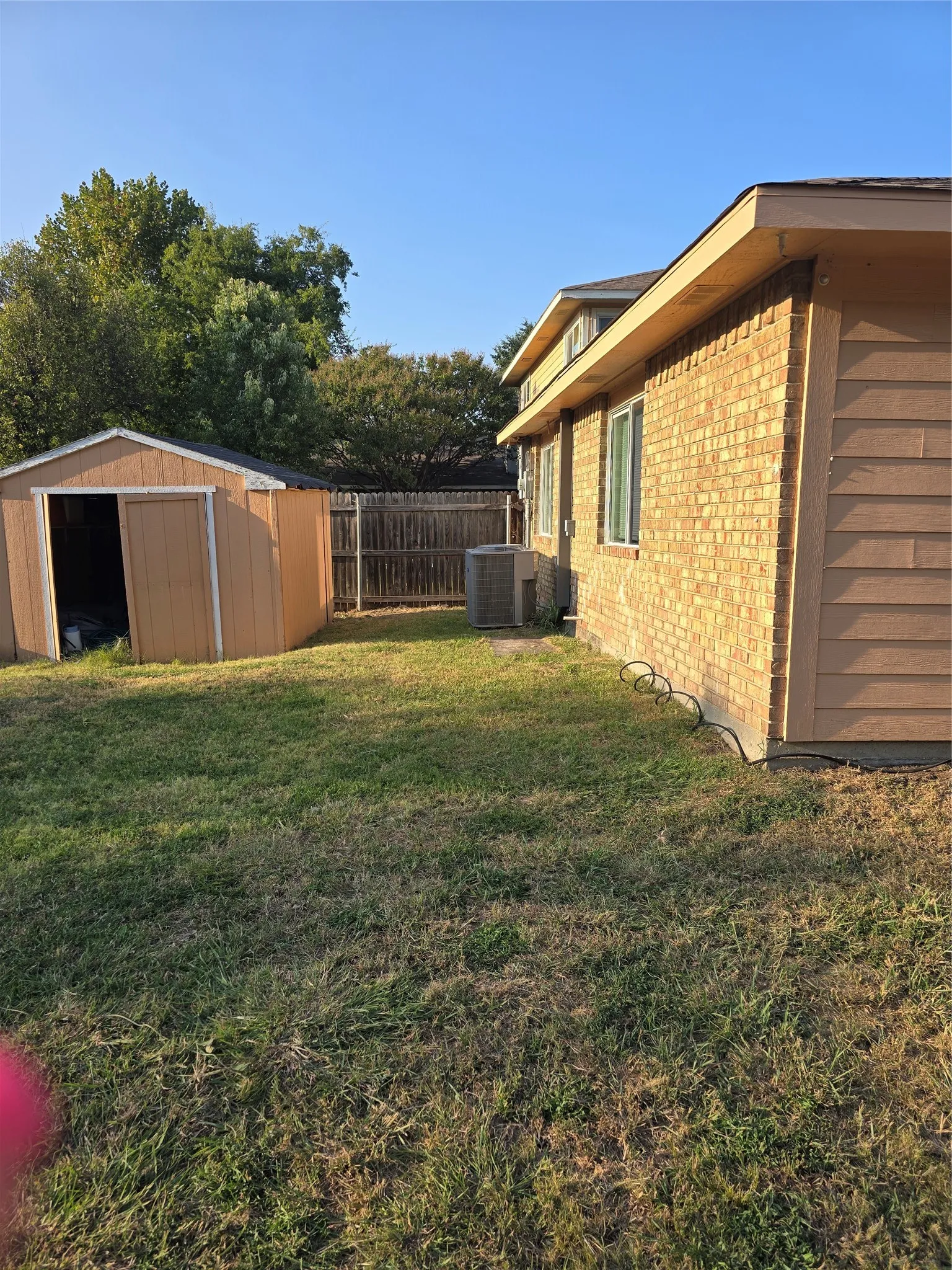 Single Family Residence For Sale in Dallas County , 3182 Cross Creek Circle, Grand Prairie, Texas 75052, 3 Bedroom, 2 Bathroom, Garage spaces, 1,620 Sqft, built in 1987, mls#21349738, Real Estate Agent in Grand Prairie, Homes For Sale in Dallas county, Homes For Sale in Grand Prairie, Realtor in Grand Prairie Texas, Real Estate Brokerage Independent Realty Texas, Luminita Cordes Realtor