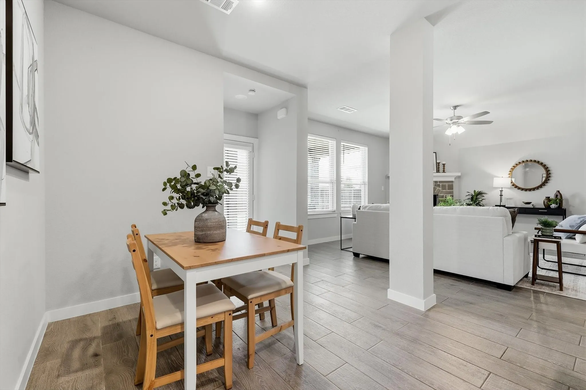 Nice breakfast area right off of the kitchen, this secondary dining space is great for entertaining but also functional.