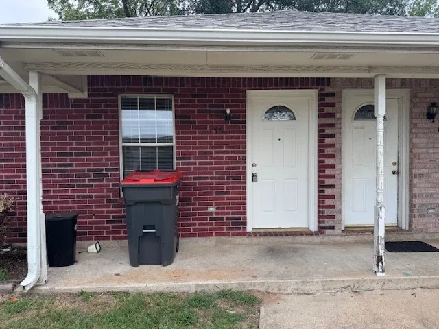 Duplex For Rent in Lamar County , 125-165 12th Street SE 135, Paris, Texas 75460, 2 Bedroom, 2 Bathroom, Garage spaces, 5,373 Sqft, built in 0, mls#21351560, Real Estate Agent in Paris, Homes For Rent in Lamar county, Homes For Rent in Paris, Realtor in Paris Texas, Real Estate Brokerage Independent Realty Texas, Luminita Cordes Realtor
