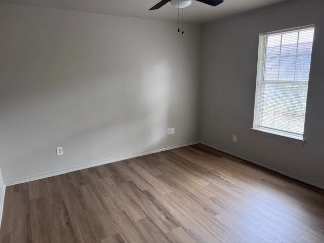 Duplex For Rent in Lamar County , 125-165 12th Street SE 135, Paris, Texas 75460, 2 Bedroom, 2 Bathroom, Garage spaces, 5,373 Sqft, built in 0, mls#21351560, Real Estate Agent in Paris, Homes For Rent in Lamar county, Homes For Rent in Paris, Realtor in Paris Texas, Real Estate Brokerage Independent Realty Texas, Luminita Cordes Realtor