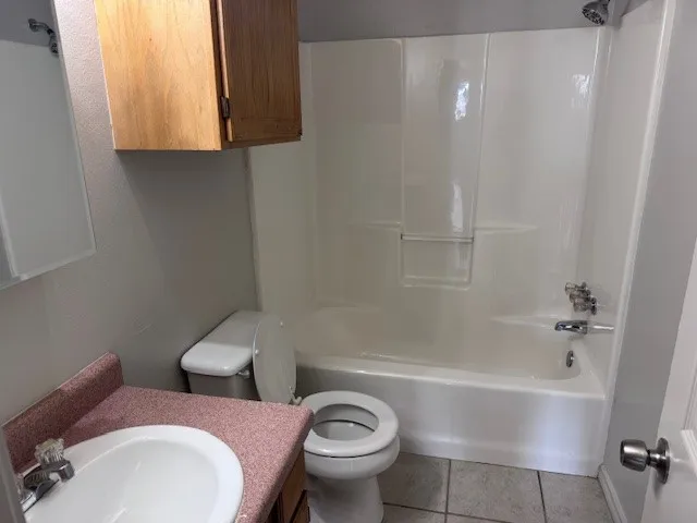 Duplex For Rent in Lamar County , 125-165 12th Street SE 135, Paris, Texas 75460, 2 Bedroom, 2 Bathroom, Garage spaces, 5,373 Sqft, built in 0, mls#21351560, Real Estate Agent in Paris, Homes For Rent in Lamar county, Homes For Rent in Paris, Realtor in Paris Texas, Real Estate Brokerage Independent Realty Texas, Luminita Cordes Realtor