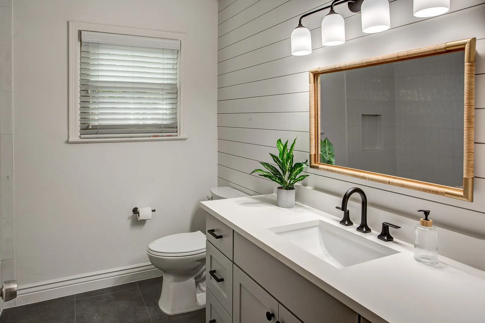 Single Family Residence For Rent in Dallas County , 3233 Colgate Avenue, University Park, Texas 75225, 3 Bedrooms, 2 Bathrooms, Garage spaces, 1,900 Sqft, built in 1947, Price $6,950, mls#21349859, Real Estate Agent in University Park, Homes For Rent in Dallas county, Homes For Rent in University Park, Realtor in University Park Texas, Real Estate Brokerage Independent Realty Texas, Luminita Cordes Realtor