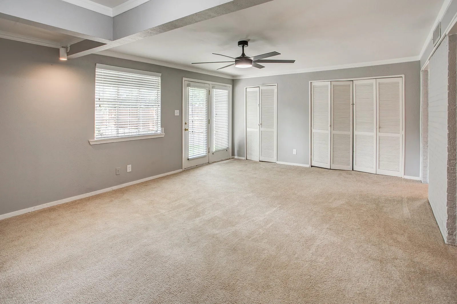 Single Family Residence For Rent in Dallas County , 3233 Colgate Avenue, University Park, Texas 75225, 3 Bedrooms, 2 Bathrooms, Garage spaces, 1,900 Sqft, built in 1947, Price $6,950, mls#21349859, Real Estate Agent in University Park, Homes For Rent in Dallas county, Homes For Rent in University Park, Realtor in University Park Texas, Real Estate Brokerage Independent Realty Texas, Luminita Cordes Realtor