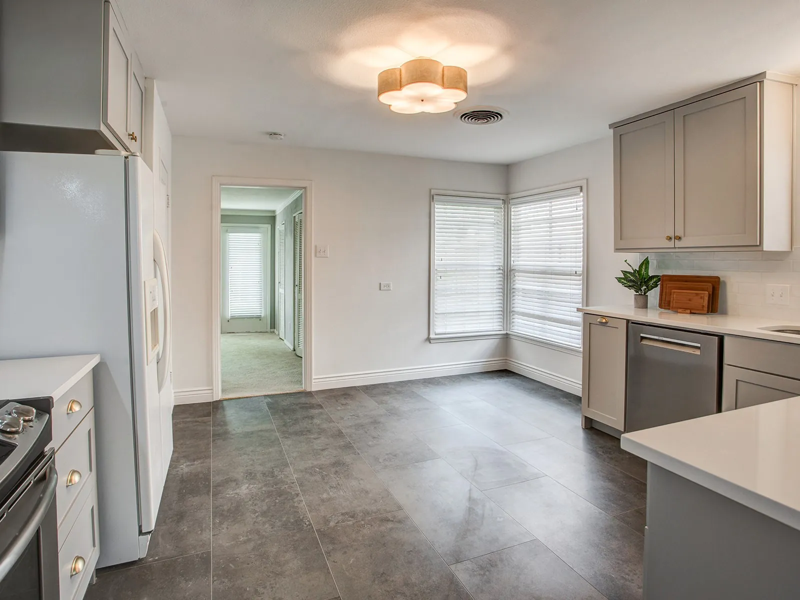 Single Family Residence For Rent in Dallas County , 3233 Colgate Avenue, University Park, Texas 75225, 3 Bedrooms, 2 Bathrooms, Garage spaces, 1,900 Sqft, built in 1947, Price $6,950, mls#21349859, Real Estate Agent in University Park, Homes For Rent in Dallas county, Homes For Rent in University Park, Realtor in University Park Texas, Real Estate Brokerage Independent Realty Texas, Luminita Cordes Realtor