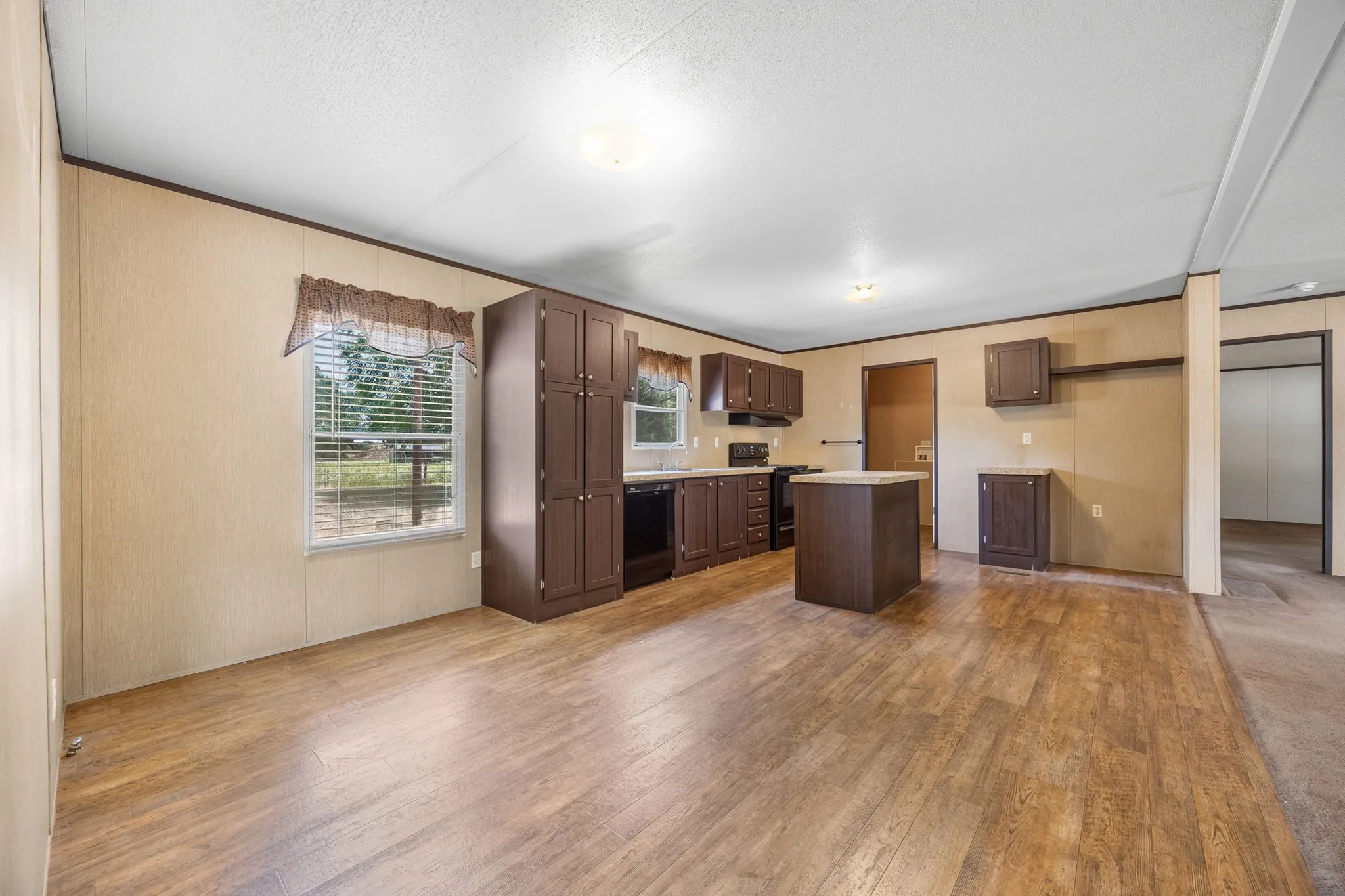 Mobile Home For Sale in Kaufman County , 1250 Brooks Lane, Kaufman, Texas 75142, 3 Bedroom, 2 Bathroom, Garage spaces, 1,493 Sqft, built in 2016, mls#21351097, Real Estate Agent in Kaufman, Homes For Sale in Kaufman county, Homes For Sale in Kaufman, Realtor in Kaufman Texas, Real Estate Brokerage Independent Realty Texas, Luminita Cordes Realtor