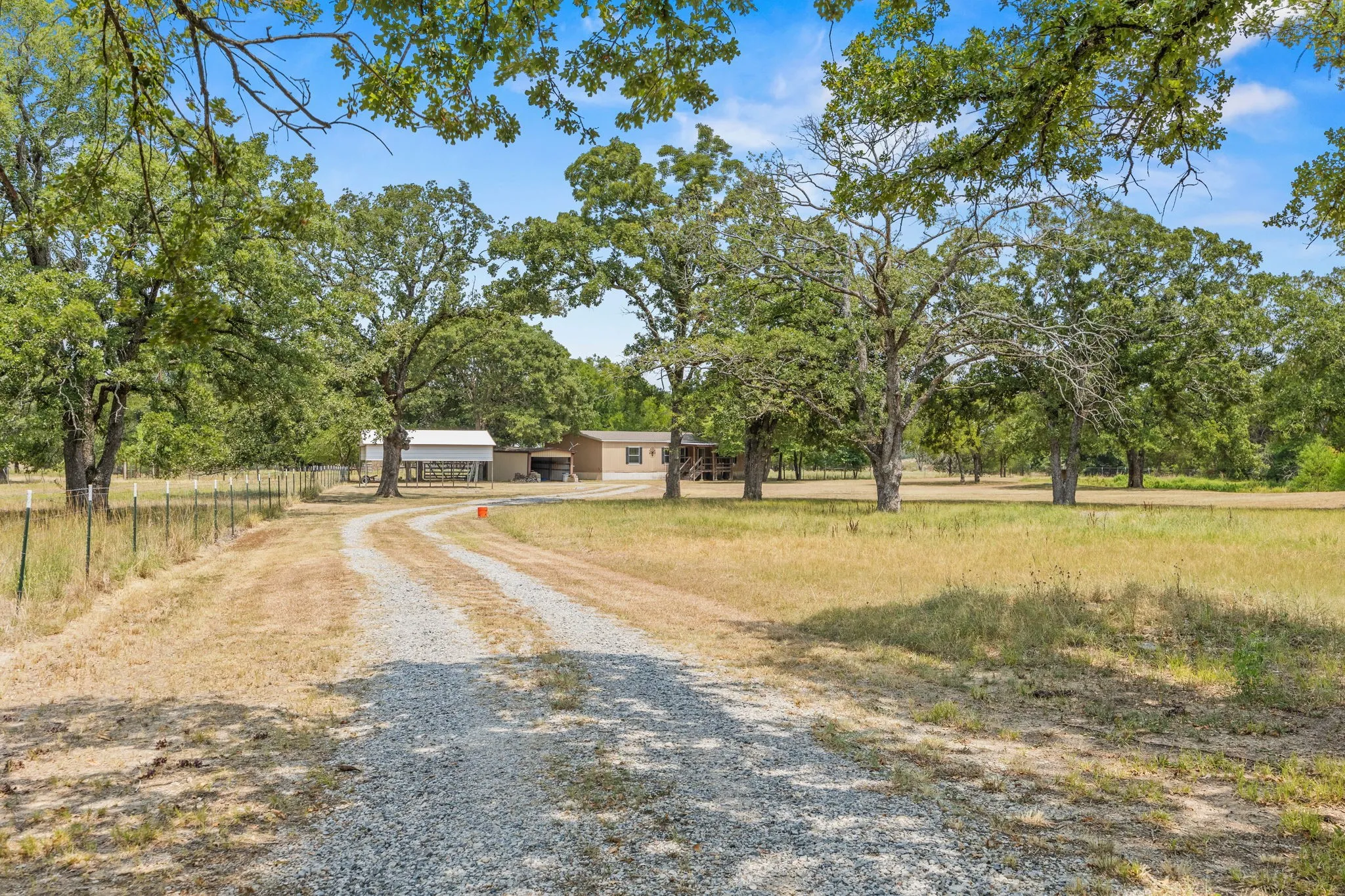 Mobile Home For Sale in Kaufman County , 1250 Brooks Lane, Kaufman, Texas 75142, 3 Bedroom, 2 Bathroom, Garage spaces, 1,493 Sqft, built in 2016, mls#21351097, Real Estate Agent in Kaufman, Homes For Sale in Kaufman county, Homes For Sale in Kaufman, Realtor in Kaufman Texas, Real Estate Brokerage Independent Realty Texas, Luminita Cordes Realtor