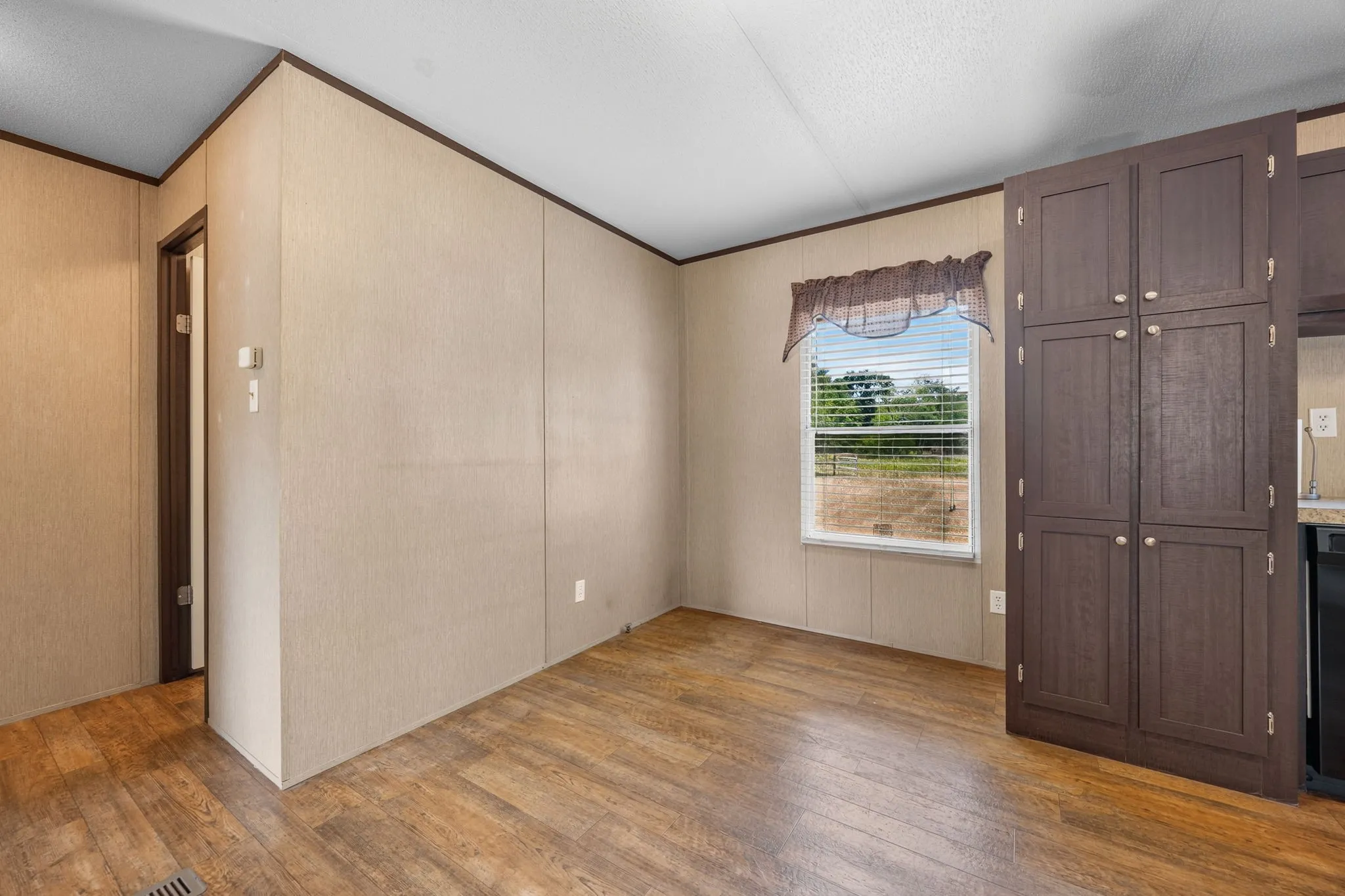 Mobile Home For Sale in Kaufman County , 1250 Brooks Lane, Kaufman, Texas 75142, 3 Bedroom, 2 Bathroom, Garage spaces, 1,493 Sqft, built in 2016, mls#21351097, Real Estate Agent in Kaufman, Homes For Sale in Kaufman county, Homes For Sale in Kaufman, Realtor in Kaufman Texas, Real Estate Brokerage Independent Realty Texas, Luminita Cordes Realtor