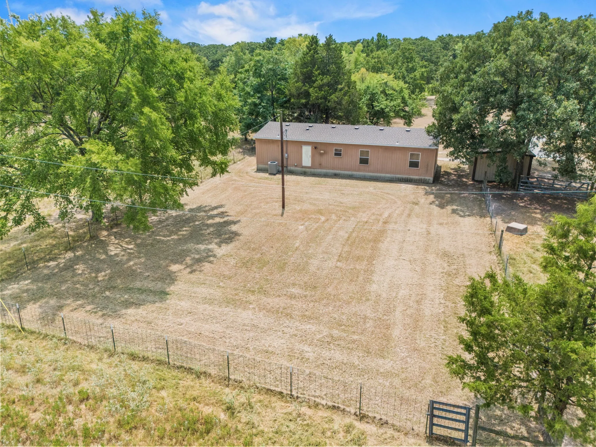 Mobile Home For Sale in Kaufman County , 1250 Brooks Lane, Kaufman, Texas 75142, 3 Bedroom, 2 Bathroom, Garage spaces, 1,493 Sqft, built in 2016, mls#21351097, Real Estate Agent in Kaufman, Homes For Sale in Kaufman county, Homes For Sale in Kaufman, Realtor in Kaufman Texas, Real Estate Brokerage Independent Realty Texas, Luminita Cordes Realtor