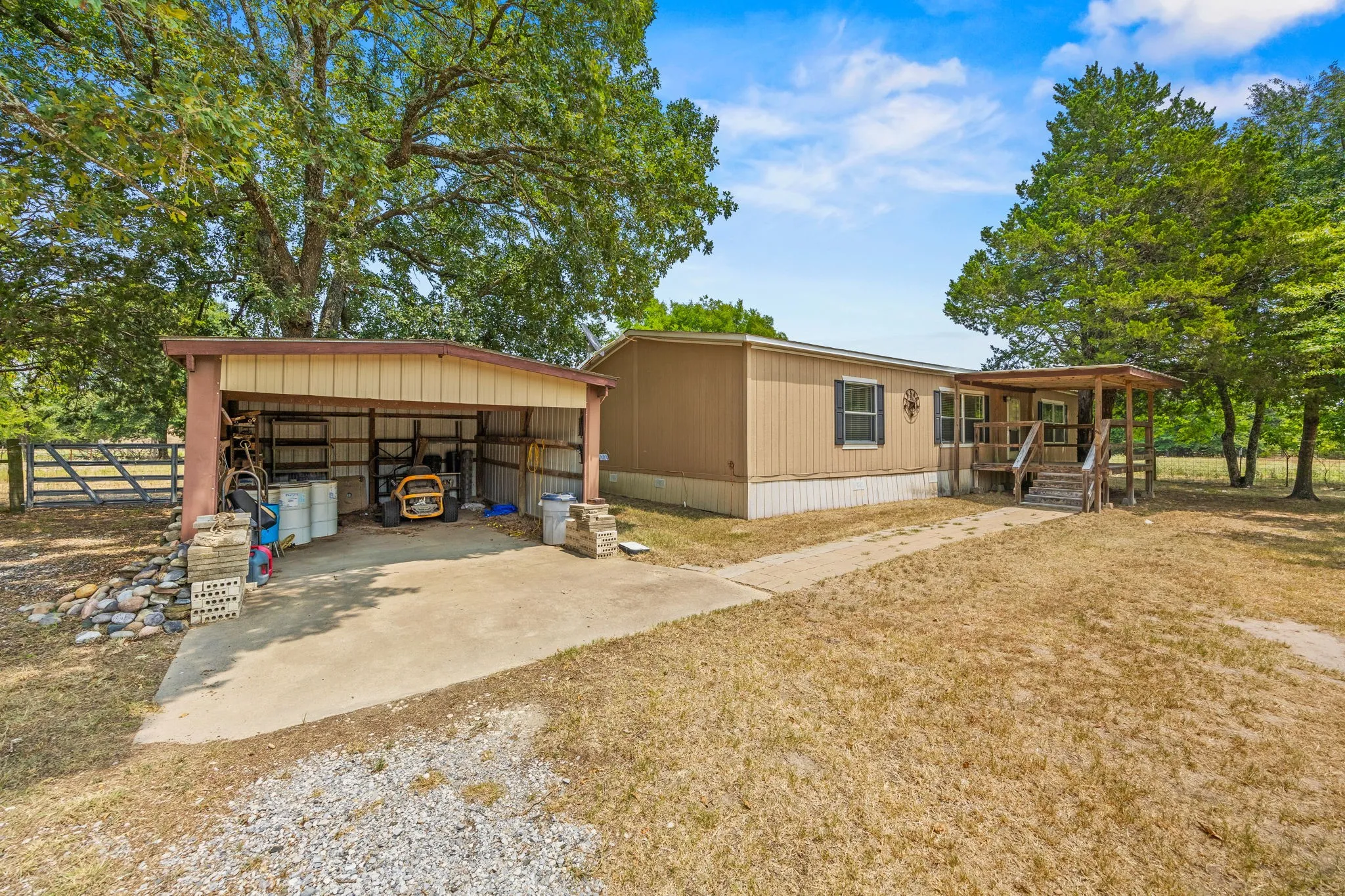 Mobile Home For Sale in Kaufman County , 1250 Brooks Lane, Kaufman, Texas 75142, 3 Bedroom, 2 Bathroom, Garage spaces, 1,493 Sqft, built in 2016, mls#21351097, Real Estate Agent in Kaufman, Homes For Sale in Kaufman county, Homes For Sale in Kaufman, Realtor in Kaufman Texas, Real Estate Brokerage Independent Realty Texas, Luminita Cordes Realtor