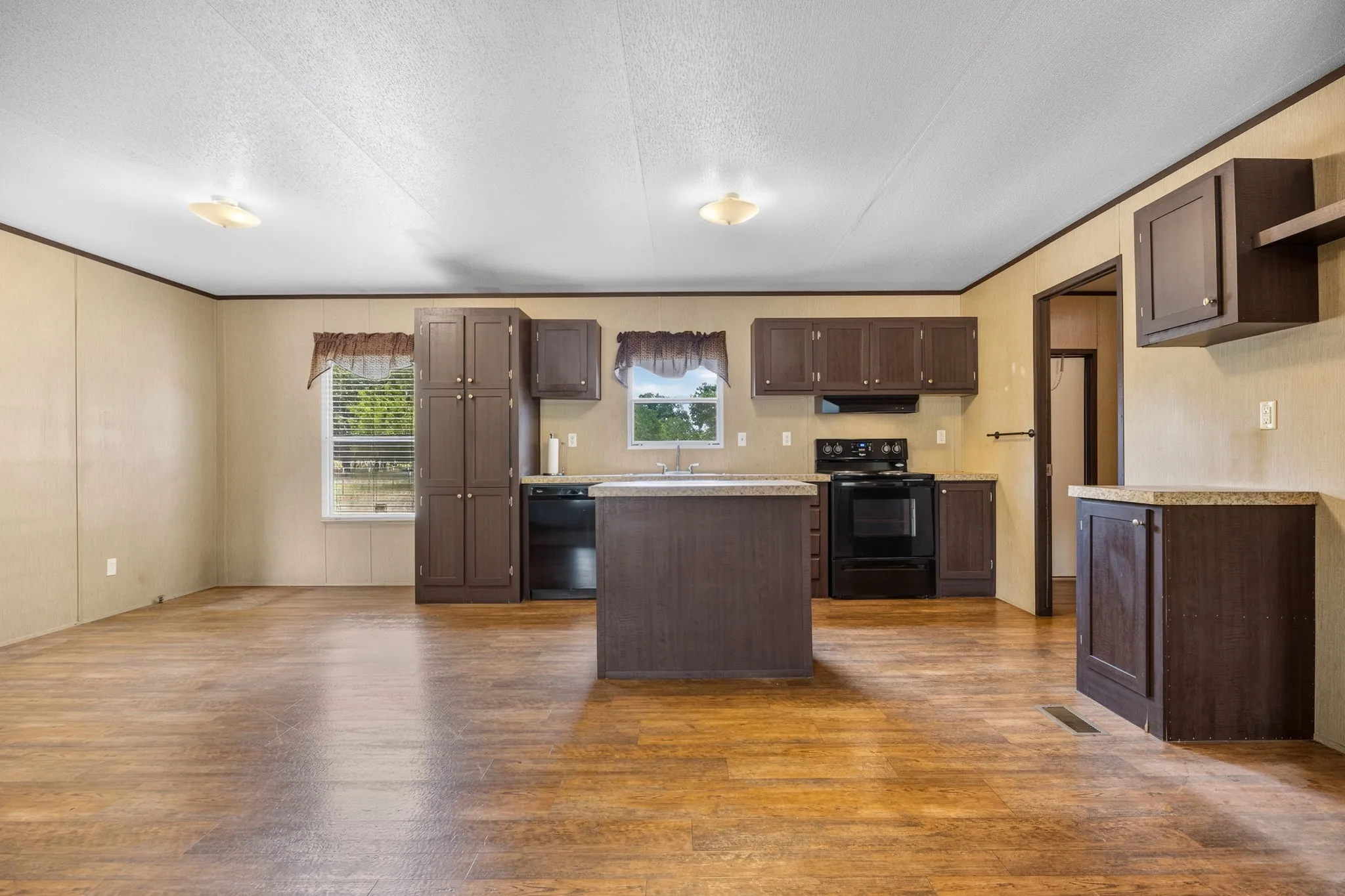 Mobile Home For Sale in Kaufman County , 1250 Brooks Lane, Kaufman, Texas 75142, 3 Bedroom, 2 Bathroom, Garage spaces, 1,493 Sqft, built in 2016, mls#21351097, Real Estate Agent in Kaufman, Homes For Sale in Kaufman county, Homes For Sale in Kaufman, Realtor in Kaufman Texas, Real Estate Brokerage Independent Realty Texas, Luminita Cordes Realtor