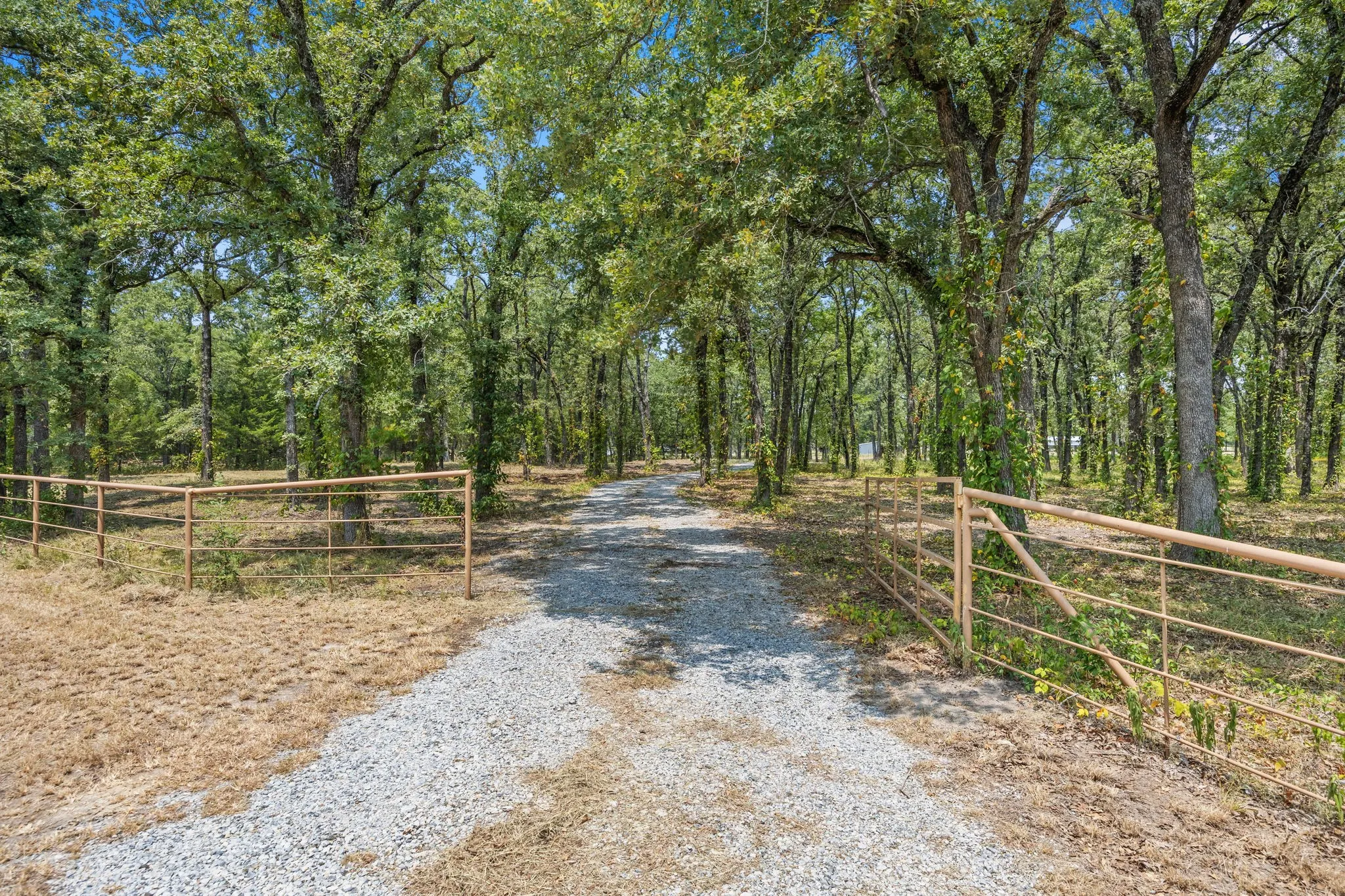 Mobile Home For Sale in Kaufman County , 1250 Brooks Lane, Kaufman, Texas 75142, 3 Bedroom, 2 Bathroom, Garage spaces, 1,493 Sqft, built in 2016, mls#21351097, Real Estate Agent in Kaufman, Homes For Sale in Kaufman county, Homes For Sale in Kaufman, Realtor in Kaufman Texas, Real Estate Brokerage Independent Realty Texas, Luminita Cordes Realtor