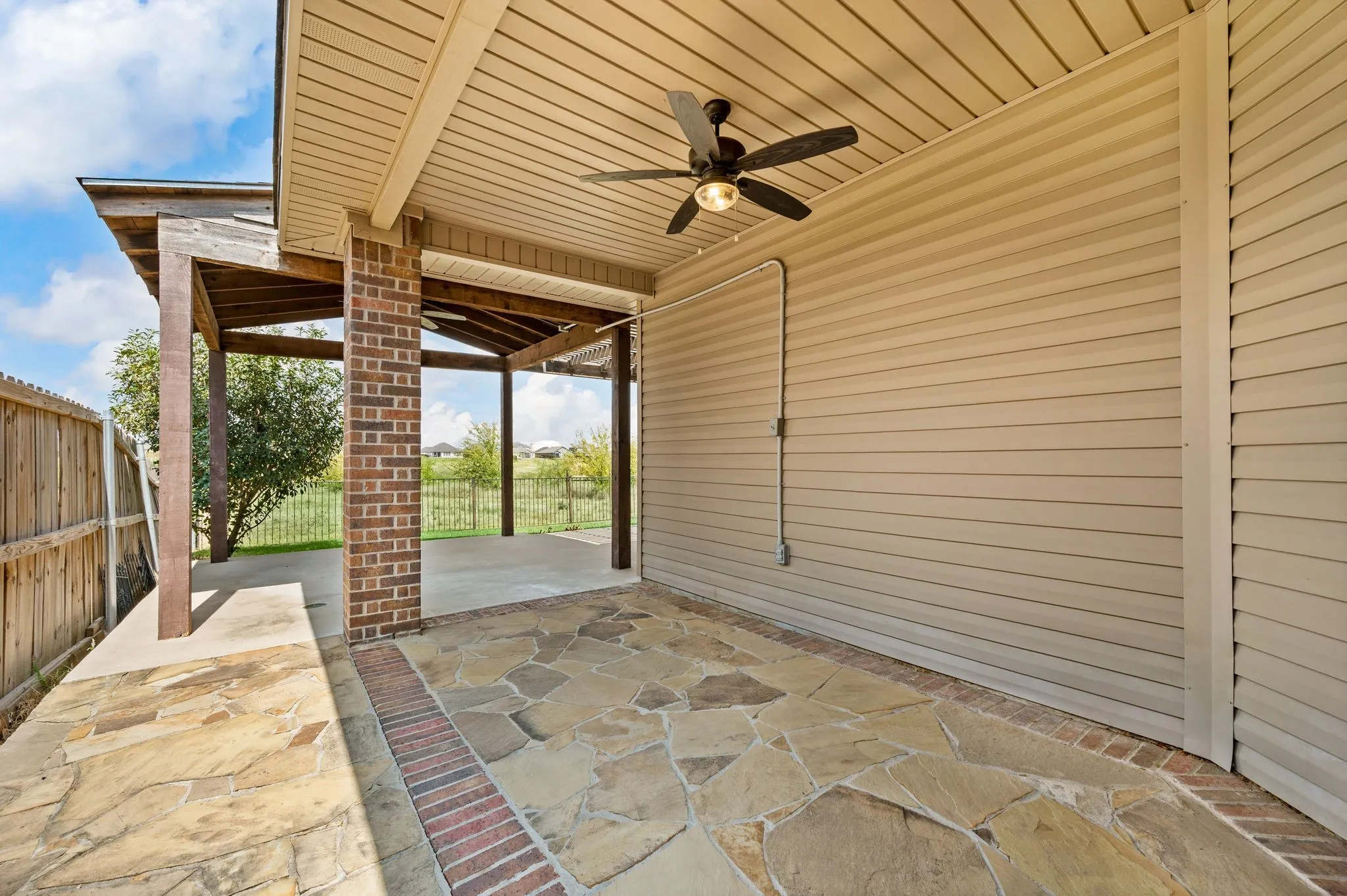 Single Family Residence For Rent in Denton County , 1224 Diablo Pass, Fort Worth, Texas 76052, 3 Bedroom, 2 Bathroom, 2 Garage spaces, 1,737 Sqft, built in 2011, mls#21351410, Real Estate Agent in Fort Worth, Homes For Rent in Denton county, Homes For Rent in Fort Worth, Realtor in Fort Worth Texas, Real Estate Brokerage Independent Realty Texas, Luminita Cordes Realtor