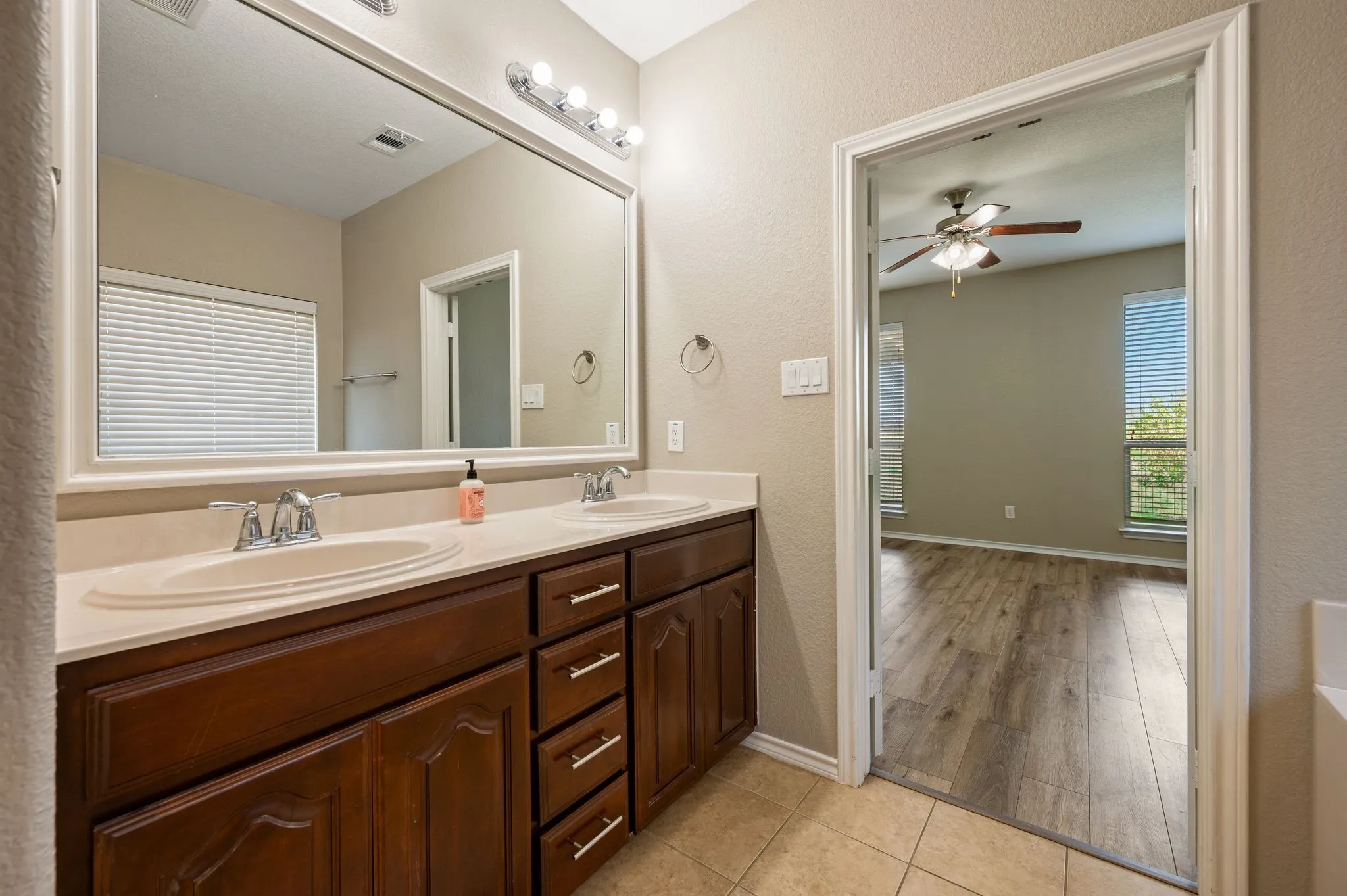 Single Family Residence For Rent in Denton County , 1224 Diablo Pass, Fort Worth, Texas 76052, 3 Bedroom, 2 Bathroom, 2 Garage spaces, 1,737 Sqft, built in 2011, mls#21351410, Real Estate Agent in Fort Worth, Homes For Rent in Denton county, Homes For Rent in Fort Worth, Realtor in Fort Worth Texas, Real Estate Brokerage Independent Realty Texas, Luminita Cordes Realtor