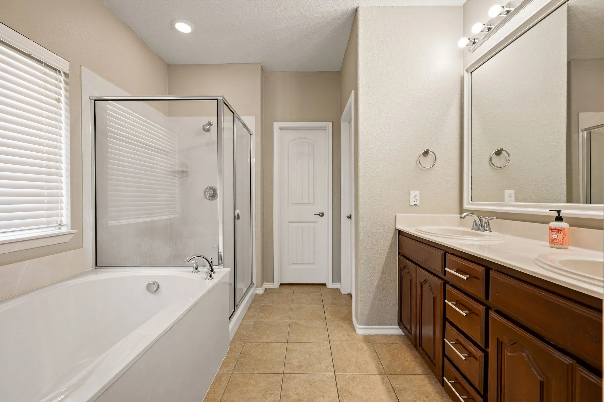 Single Family Residence For Rent in Denton County , 1224 Diablo Pass, Fort Worth, Texas 76052, 3 Bedroom, 2 Bathroom, 2 Garage spaces, 1,737 Sqft, built in 2011, mls#21351410, Real Estate Agent in Fort Worth, Homes For Rent in Denton county, Homes For Rent in Fort Worth, Realtor in Fort Worth Texas, Real Estate Brokerage Independent Realty Texas, Luminita Cordes Realtor