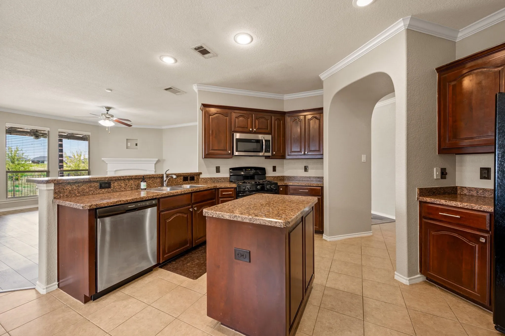 Single Family Residence For Rent in Denton County , 1224 Diablo Pass, Fort Worth, Texas 76052, 3 Bedroom, 2 Bathroom, 2 Garage spaces, 1,737 Sqft, built in 2011, mls#21351410, Real Estate Agent in Fort Worth, Homes For Rent in Denton county, Homes For Rent in Fort Worth, Realtor in Fort Worth Texas, Real Estate Brokerage Independent Realty Texas, Luminita Cordes Realtor