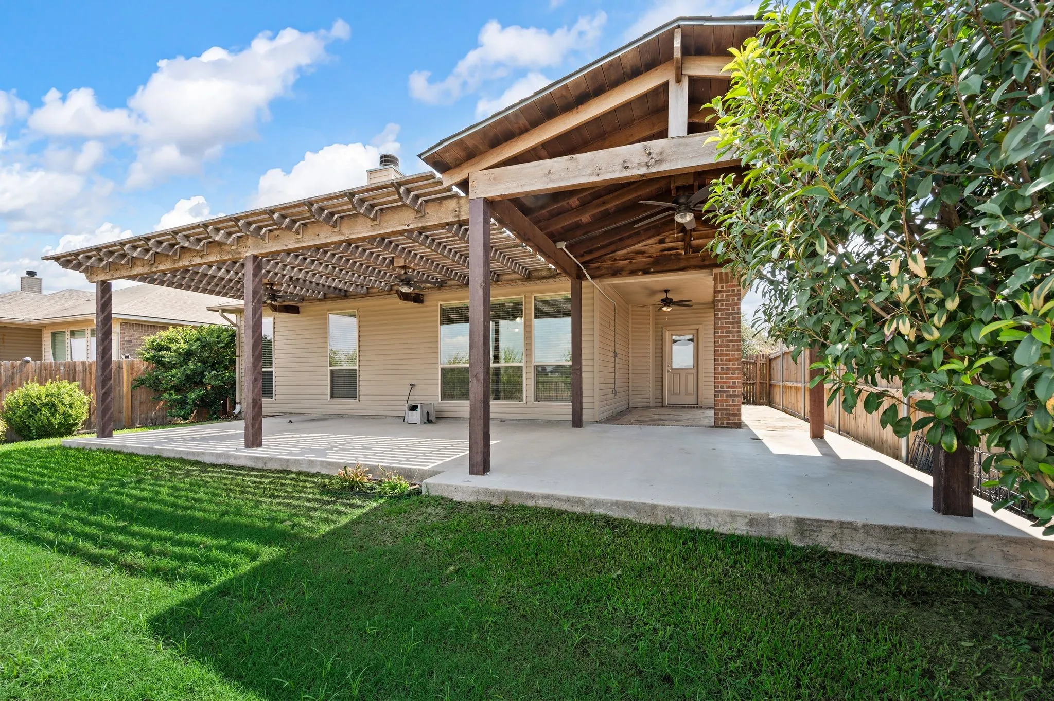 Single Family Residence For Rent in Denton County , 1224 Diablo Pass, Fort Worth, Texas 76052, 3 Bedroom, 2 Bathroom, 2 Garage spaces, 1,737 Sqft, built in 2011, mls#21351410, Real Estate Agent in Fort Worth, Homes For Rent in Denton county, Homes For Rent in Fort Worth, Realtor in Fort Worth Texas, Real Estate Brokerage Independent Realty Texas, Luminita Cordes Realtor