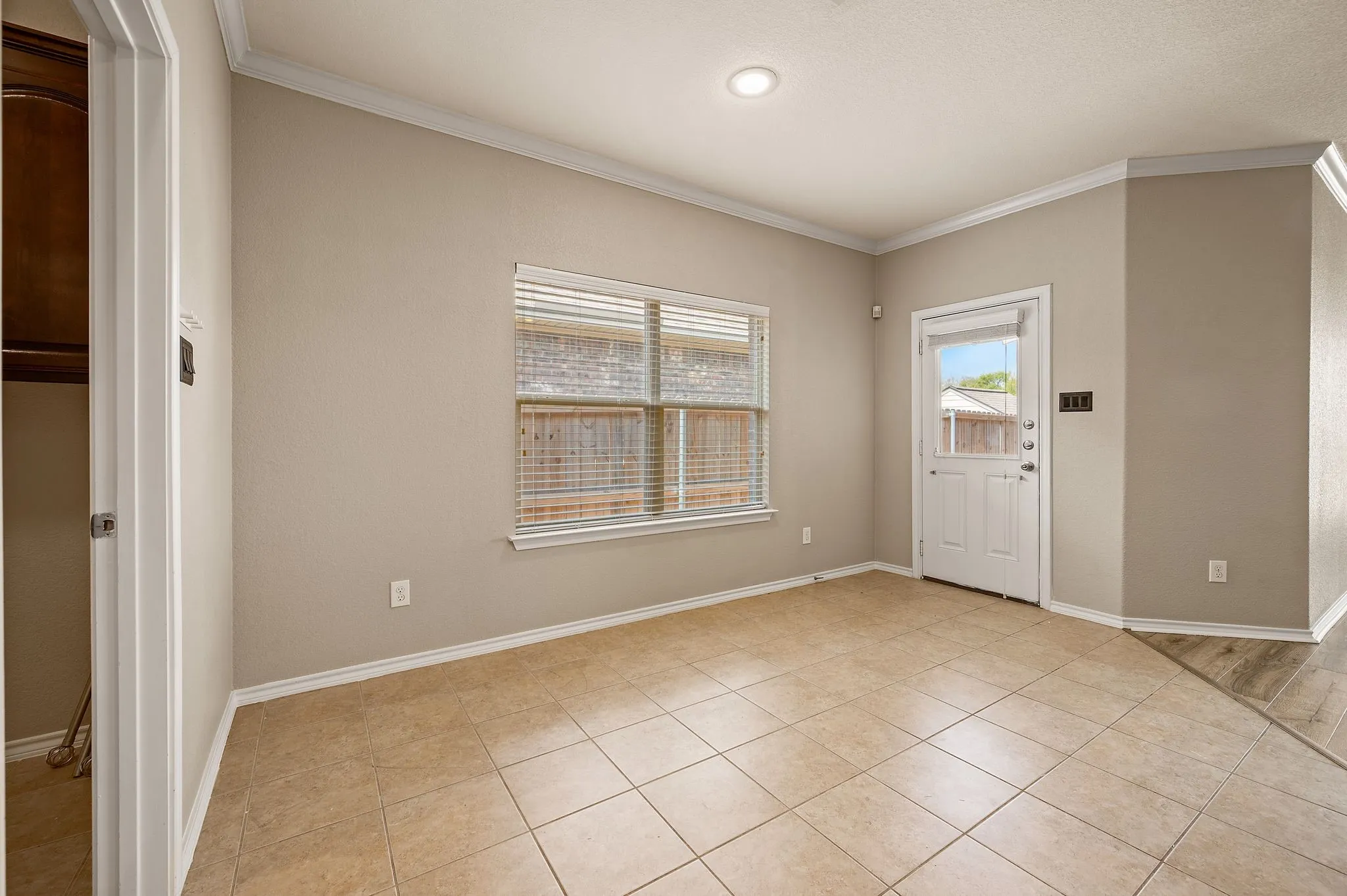 Single Family Residence For Rent in Denton County , 1224 Diablo Pass, Fort Worth, Texas 76052, 3 Bedroom, 2 Bathroom, 2 Garage spaces, 1,737 Sqft, built in 2011, mls#21351410, Real Estate Agent in Fort Worth, Homes For Rent in Denton county, Homes For Rent in Fort Worth, Realtor in Fort Worth Texas, Real Estate Brokerage Independent Realty Texas, Luminita Cordes Realtor