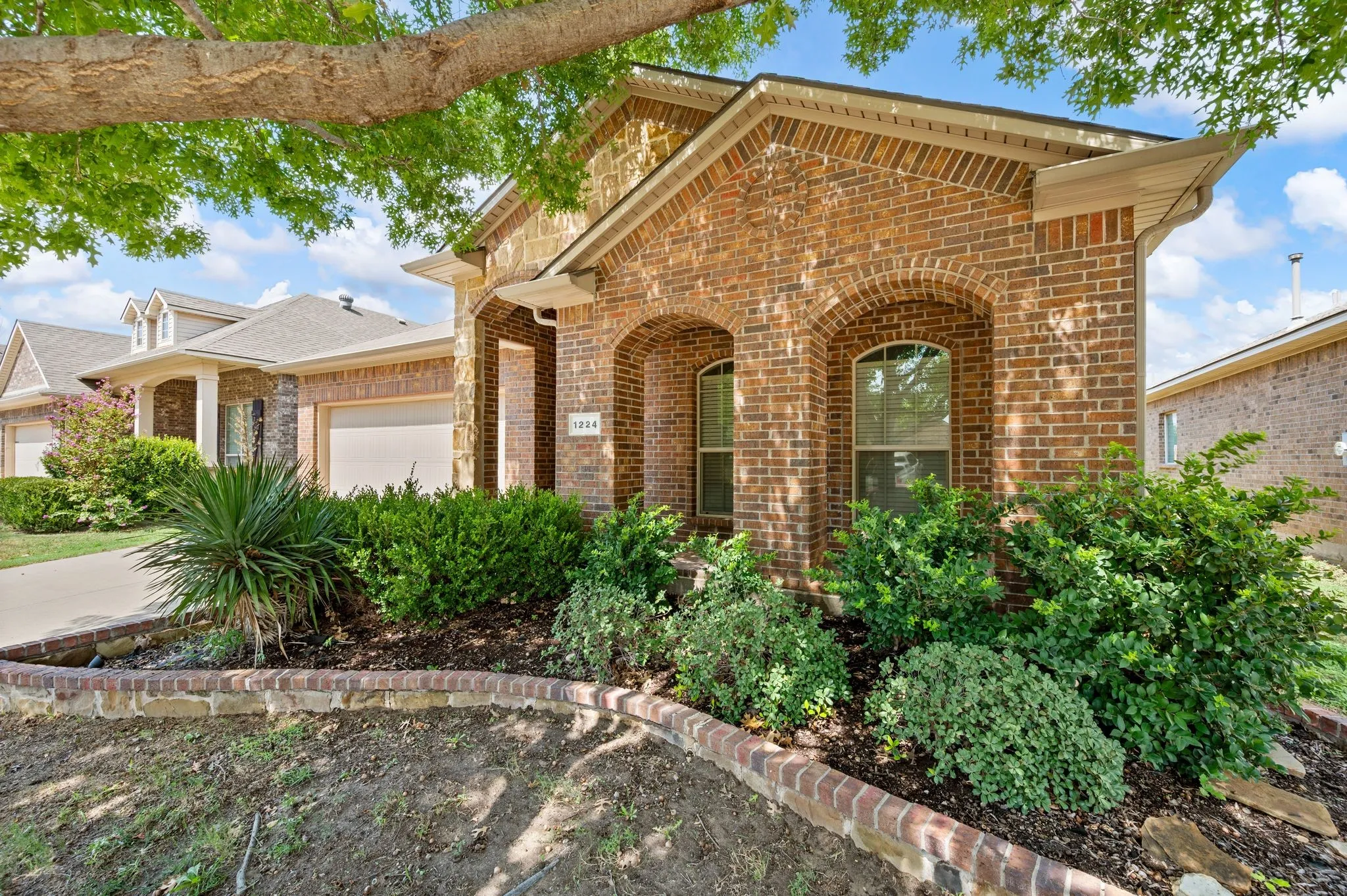 Single Family Residence For Rent in Denton County , 1224 Diablo Pass, Fort Worth, Texas 76052, 3 Bedroom, 2 Bathroom, 2 Garage spaces, 1,737 Sqft, built in 2011, mls#21351410, Real Estate Agent in Fort Worth, Homes For Rent in Denton county, Homes For Rent in Fort Worth, Realtor in Fort Worth Texas, Real Estate Brokerage Independent Realty Texas, Luminita Cordes Realtor