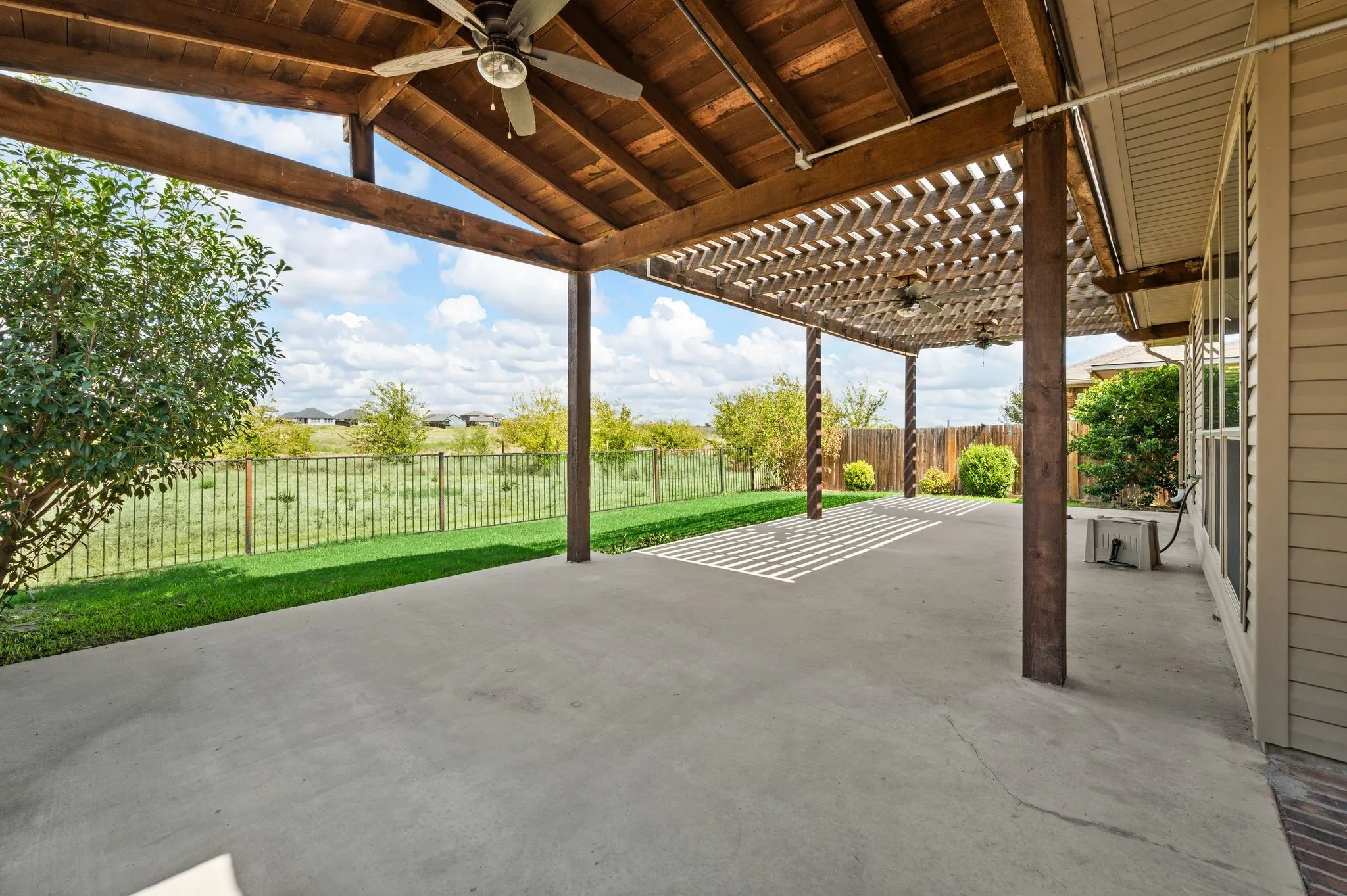 Single Family Residence For Rent in Denton County , 1224 Diablo Pass, Fort Worth, Texas 76052, 3 Bedroom, 2 Bathroom, 2 Garage spaces, 1,737 Sqft, built in 2011, mls#21351410, Real Estate Agent in Fort Worth, Homes For Rent in Denton county, Homes For Rent in Fort Worth, Realtor in Fort Worth Texas, Real Estate Brokerage Independent Realty Texas, Luminita Cordes Realtor