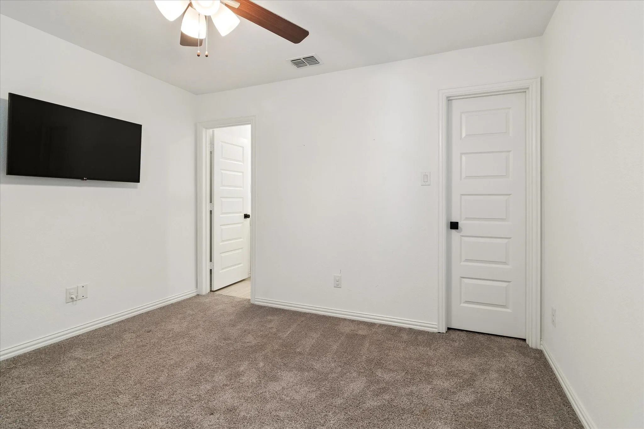 Single Family Residence For Rent in Denton County , 10032 Travis Drive, Providence Village, Texas 76227, 4 Bedroom, 4 Bathroom, 2 Garage spaces, 3,070 Sqft, built in 2020, mls#21350598, Real Estate Agent in Providence Village, Homes For Rent in Denton county, Homes For Rent in Providence Village, Realtor in Providence Village Texas, Real Estate Brokerage Independent Realty Texas, Luminita Cordes Realtor
