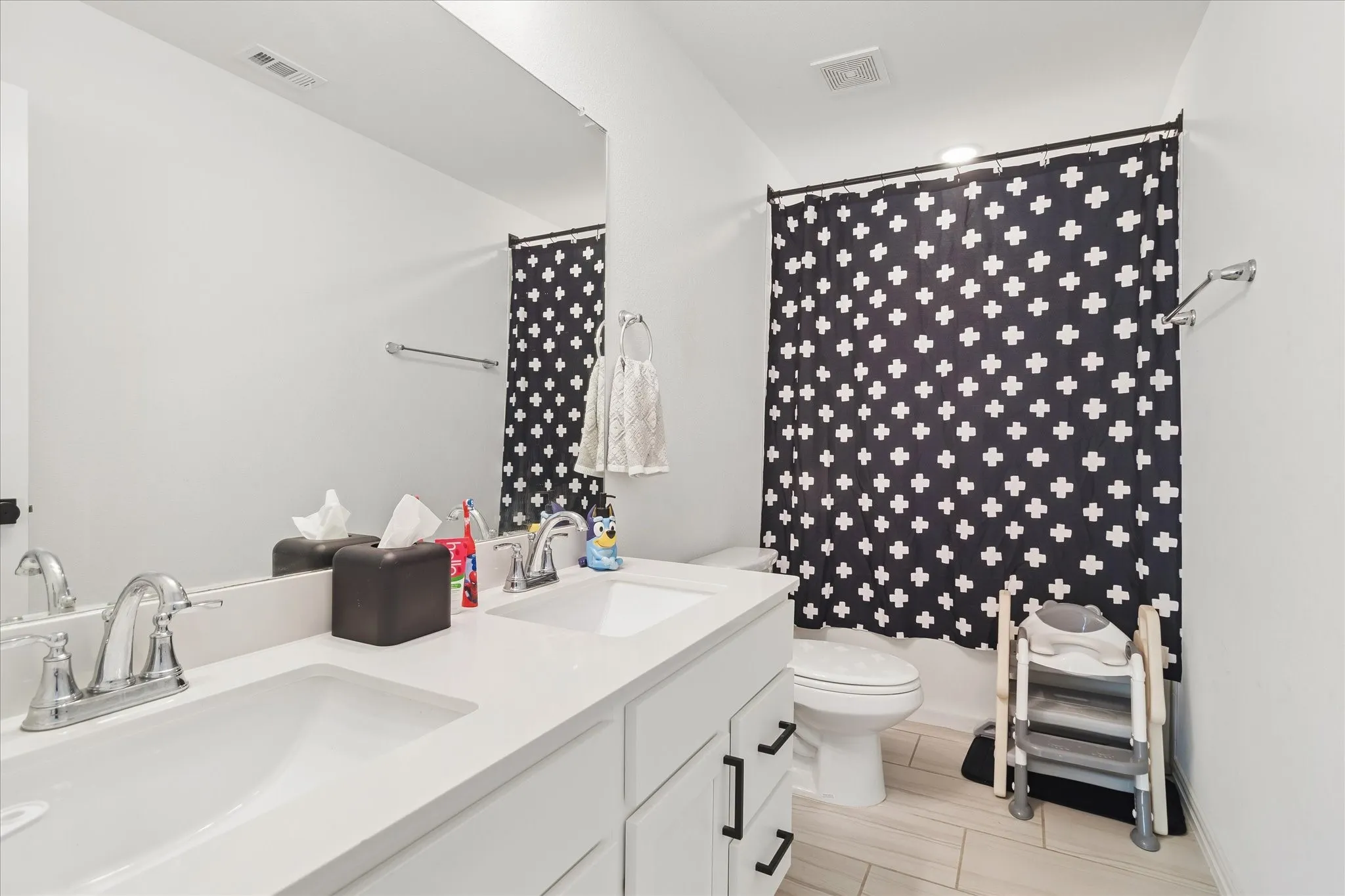 Single Family Residence For Rent in Denton County , 10032 Travis Drive, Providence Village, Texas 76227, 4 Bedroom, 4 Bathroom, 2 Garage spaces, 3,070 Sqft, built in 2020, mls#21350598, Real Estate Agent in Providence Village, Homes For Rent in Denton county, Homes For Rent in Providence Village, Realtor in Providence Village Texas, Real Estate Brokerage Independent Realty Texas, Luminita Cordes Realtor