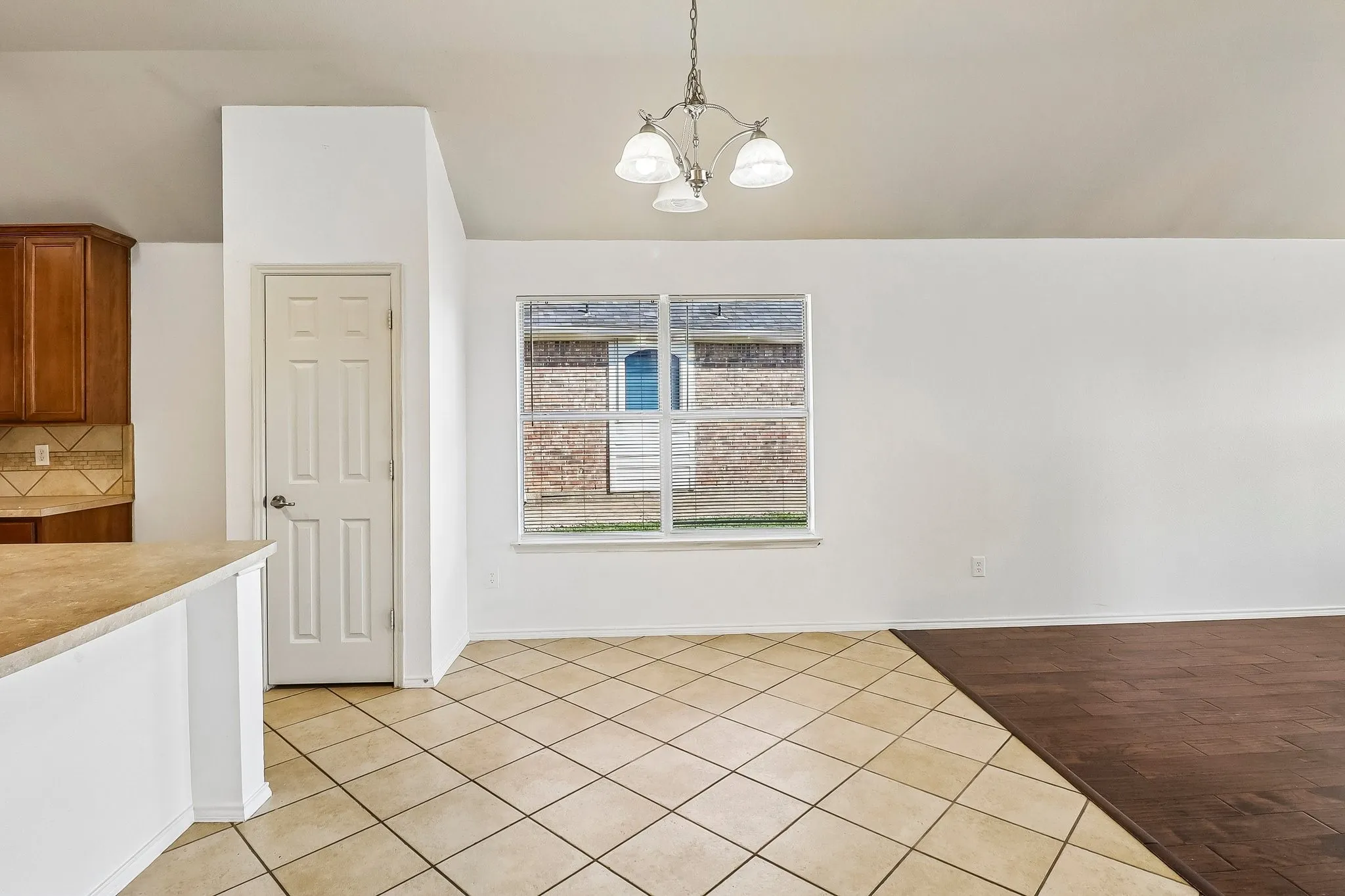 Single Family Residence For Sale in Tarrant County , 7717 Decoy Drive, Arlington, Texas 76002, 3 Bedroom, 2 Bathroom, 3 Garage spaces, 1,665 Sqft, built in 2005, mls#21350102, Real Estate Agent in Arlington, Homes For Sale in Tarrant county, Homes For Sale in Arlington, Realtor in Arlington Texas, Real Estate Brokerage Independent Realty Texas, Luminita Cordes Realtor