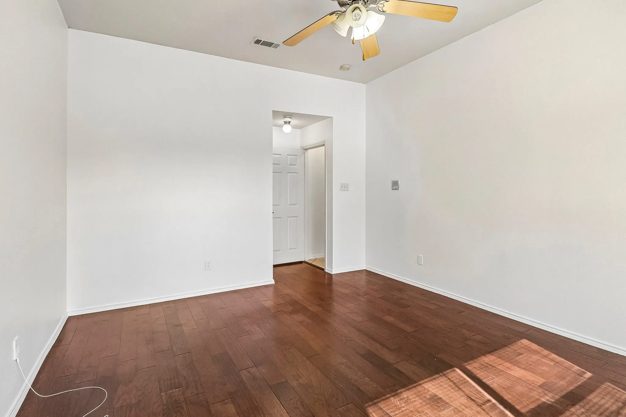 Single Family Residence For Sale in Tarrant County , 7717 Decoy Drive, Arlington, Texas 76002, 3 Bedroom, 2 Bathroom, 3 Garage spaces, 1,665 Sqft, built in 2005, mls#21350102, Real Estate Agent in Arlington, Homes For Sale in Tarrant county, Homes For Sale in Arlington, Realtor in Arlington Texas, Real Estate Brokerage Independent Realty Texas, Luminita Cordes Realtor