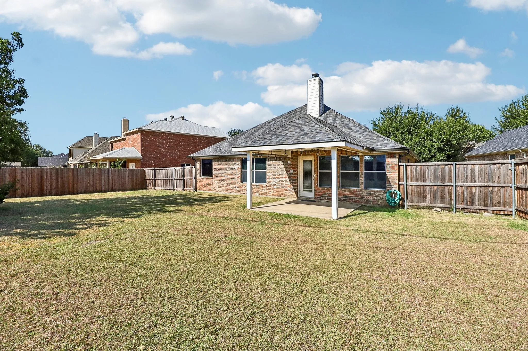 Single Family Residence For Sale in Tarrant County , 7717 Decoy Drive, Arlington, Texas 76002, 3 Bedroom, 2 Bathroom, 3 Garage spaces, 1,665 Sqft, built in 2005, mls#21350102, Real Estate Agent in Arlington, Homes For Sale in Tarrant county, Homes For Sale in Arlington, Realtor in Arlington Texas, Real Estate Brokerage Independent Realty Texas, Luminita Cordes Realtor