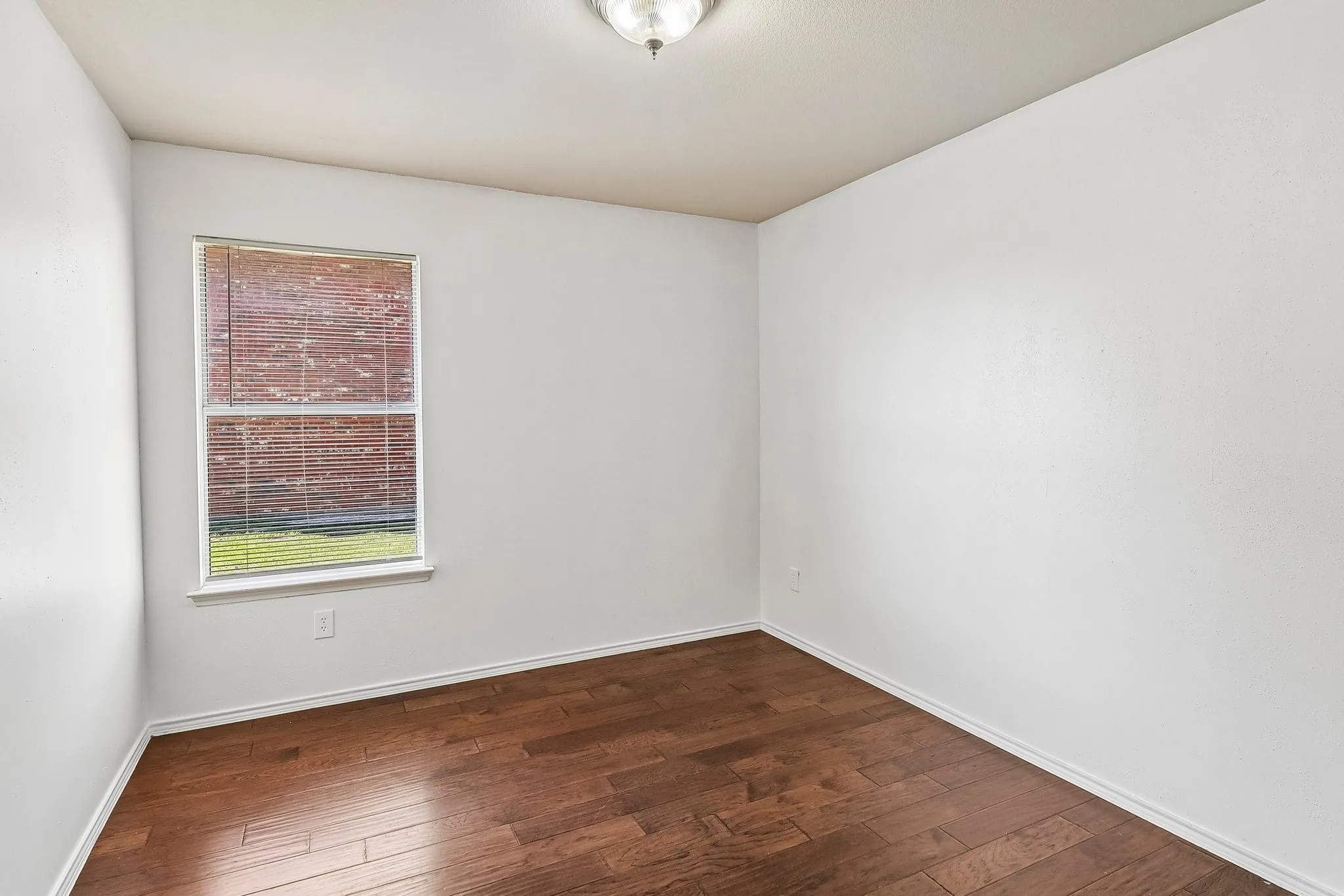 Single Family Residence For Sale in Tarrant County , 7717 Decoy Drive, Arlington, Texas 76002, 3 Bedroom, 2 Bathroom, 3 Garage spaces, 1,665 Sqft, built in 2005, mls#21350102, Real Estate Agent in Arlington, Homes For Sale in Tarrant county, Homes For Sale in Arlington, Realtor in Arlington Texas, Real Estate Brokerage Independent Realty Texas, Luminita Cordes Realtor