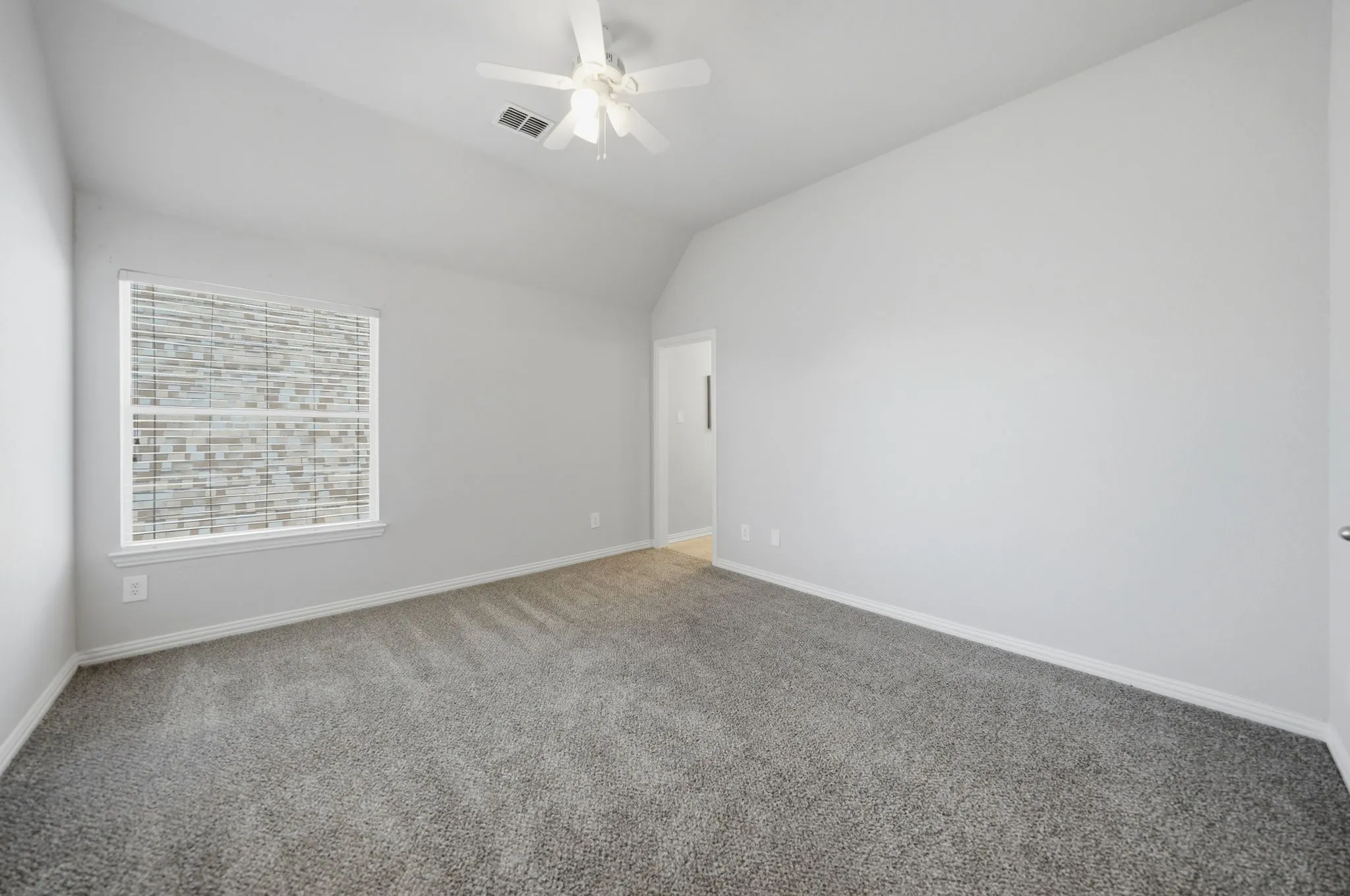 Single Family Residence For Rent in Denton County , 3475 Pilgrim Drive, Frisco, Texas 75034, 4 Bedrooms, 4 Bathrooms, 2 Garage spaces, 3,569 Sqft, built in 2005, Price $3,700, mls#21351534, Real Estate Agent in Frisco, Homes For Rent in Denton county, Homes For Rent in Frisco, Realtor in Frisco Texas, Real Estate Brokerage Independent Realty Texas, Luminita Cordes Realtor