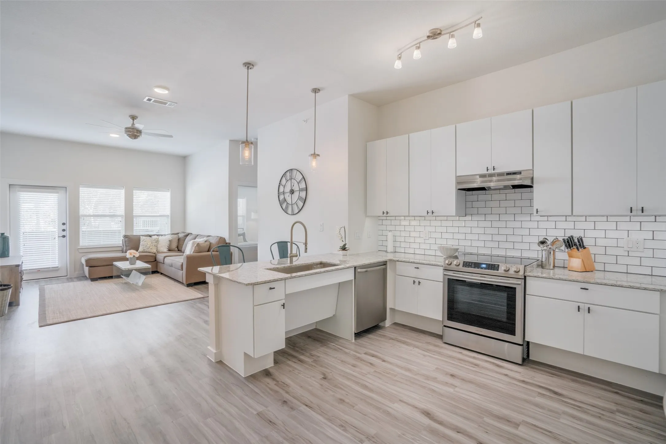 Apartment For Rent in Tarrant County , 209 Wimberly Street 1-202, Fort Worth, Texas 76107, 1 Bedroom, 1 Bathroom, Garage spaces, 611 Sqft, built in 2017, mls#21351578, Real Estate Agent in Fort Worth, Homes For Rent in Tarrant county, Homes For Rent in Fort Worth, Realtor in Fort Worth Texas, Real Estate Brokerage Independent Realty Texas, Luminita Cordes Realtor