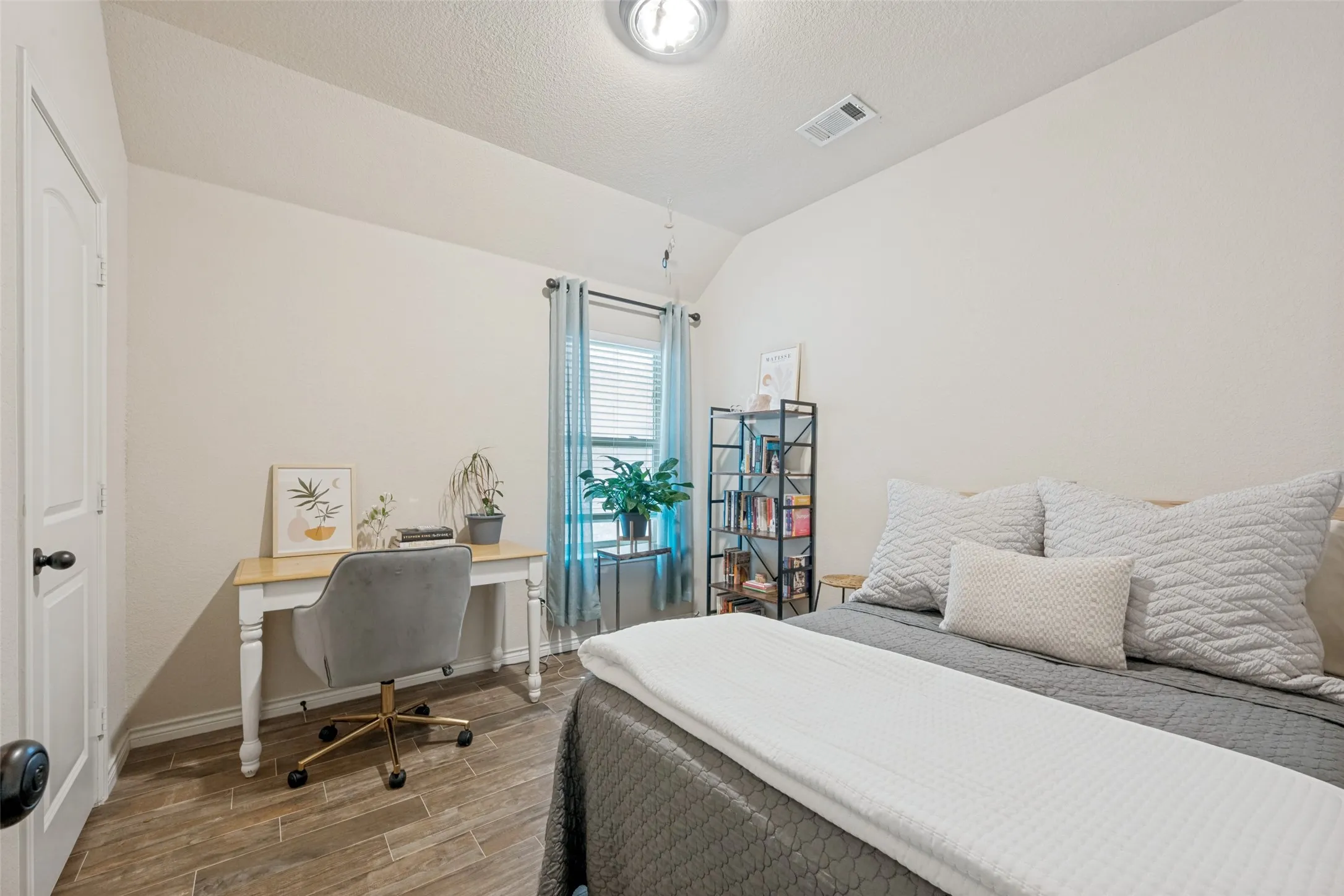 Single Family Residence For Sale in Tarrant County , 6108 Amberjack Trail, Fort Worth, Texas 76179, 4 Bedroom, 2 Bathroom, 2 Garage spaces, 1,609 Sqft, built in 2014, mls#21351568, Real Estate Agent in Fort Worth, Homes For Sale in Tarrant county, Homes For Sale in Fort Worth, Realtor in Fort Worth Texas, Real Estate Brokerage Independent Realty Texas, Luminita Cordes Realtor