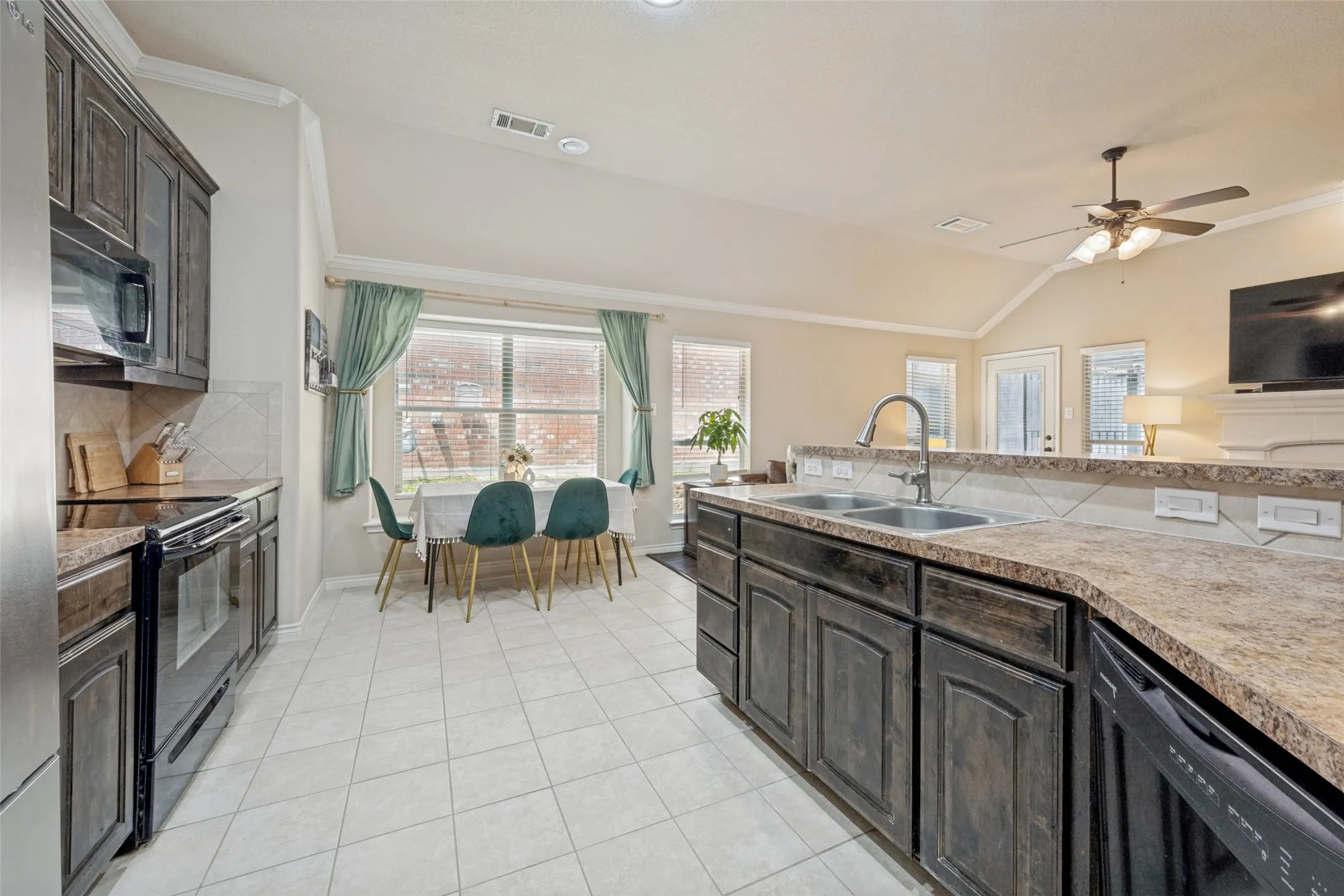 Single Family Residence For Sale in Tarrant County , 6108 Amberjack Trail, Fort Worth, Texas 76179, 4 Bedroom, 2 Bathroom, 2 Garage spaces, 1,609 Sqft, built in 2014, mls#21351568, Real Estate Agent in Fort Worth, Homes For Sale in Tarrant county, Homes For Sale in Fort Worth, Realtor in Fort Worth Texas, Real Estate Brokerage Independent Realty Texas, Luminita Cordes Realtor