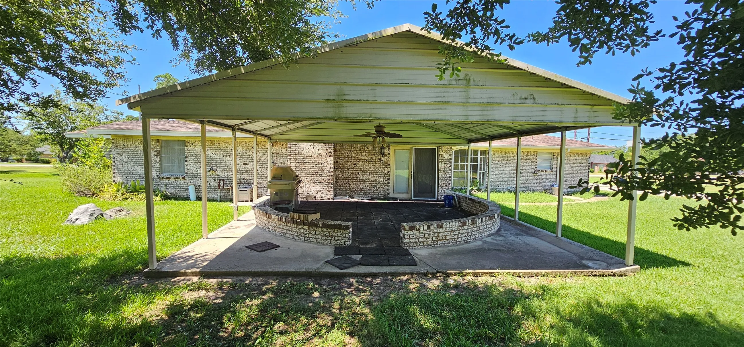 Single Family Residence For Sale in Kaufman County , 14325 Melody Lane, Forney, Texas 75126, 5 Bedrooms, 3 Bathrooms, 2 Garage spaces, 1,992 Sqft, built in 1969, Price $380,000, mls#21351583, Real Estate Agent in Forney, Homes For Sale in Kaufman county, Homes For Sale in Forney, Realtor in Forney Texas, Real Estate Brokerage Independent Realty Texas, Luminita Cordes Realtor