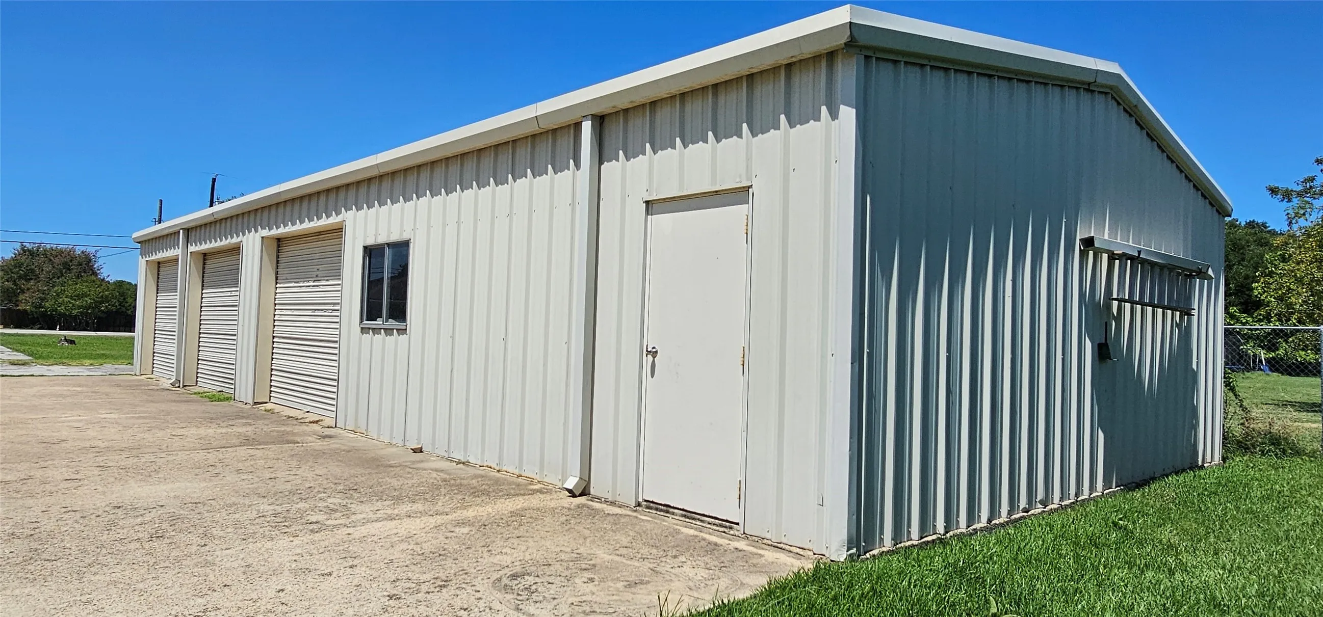 Single Family Residence For Sale in Kaufman County , 14325 Melody Lane, Forney, Texas 75126, 5 Bedrooms, 3 Bathrooms, 2 Garage spaces, 1,992 Sqft, built in 1969, Price $380,000, mls#21351583, Real Estate Agent in Forney, Homes For Sale in Kaufman county, Homes For Sale in Forney, Realtor in Forney Texas, Real Estate Brokerage Independent Realty Texas, Luminita Cordes Realtor